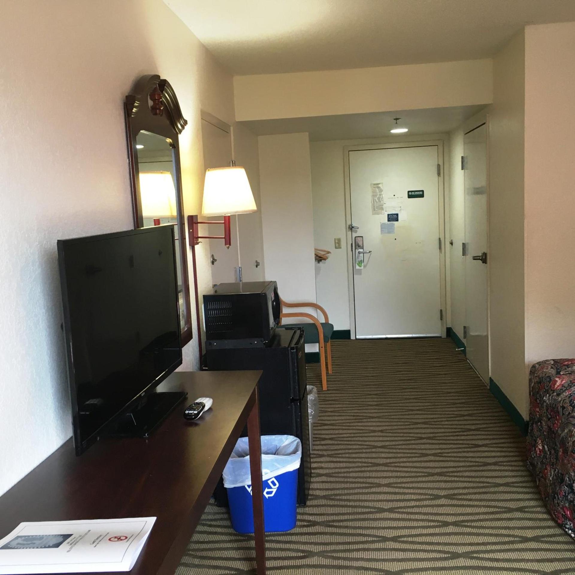 President Inn & Suites photo 8