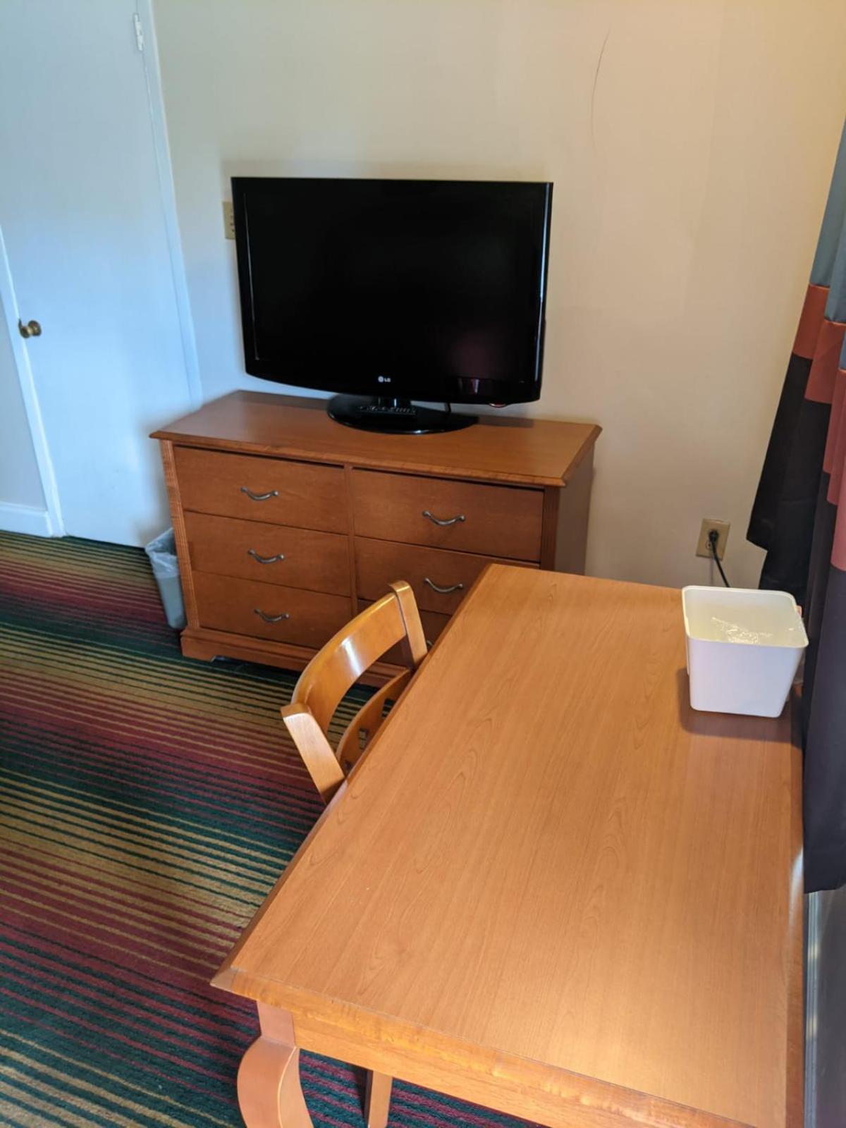 Azalea Inn & Suites photo 14