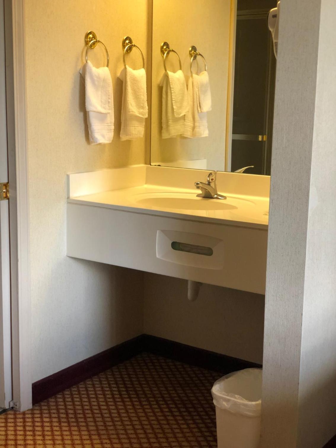 AIRPORT LODGING Pittsburgh Airport photo 31