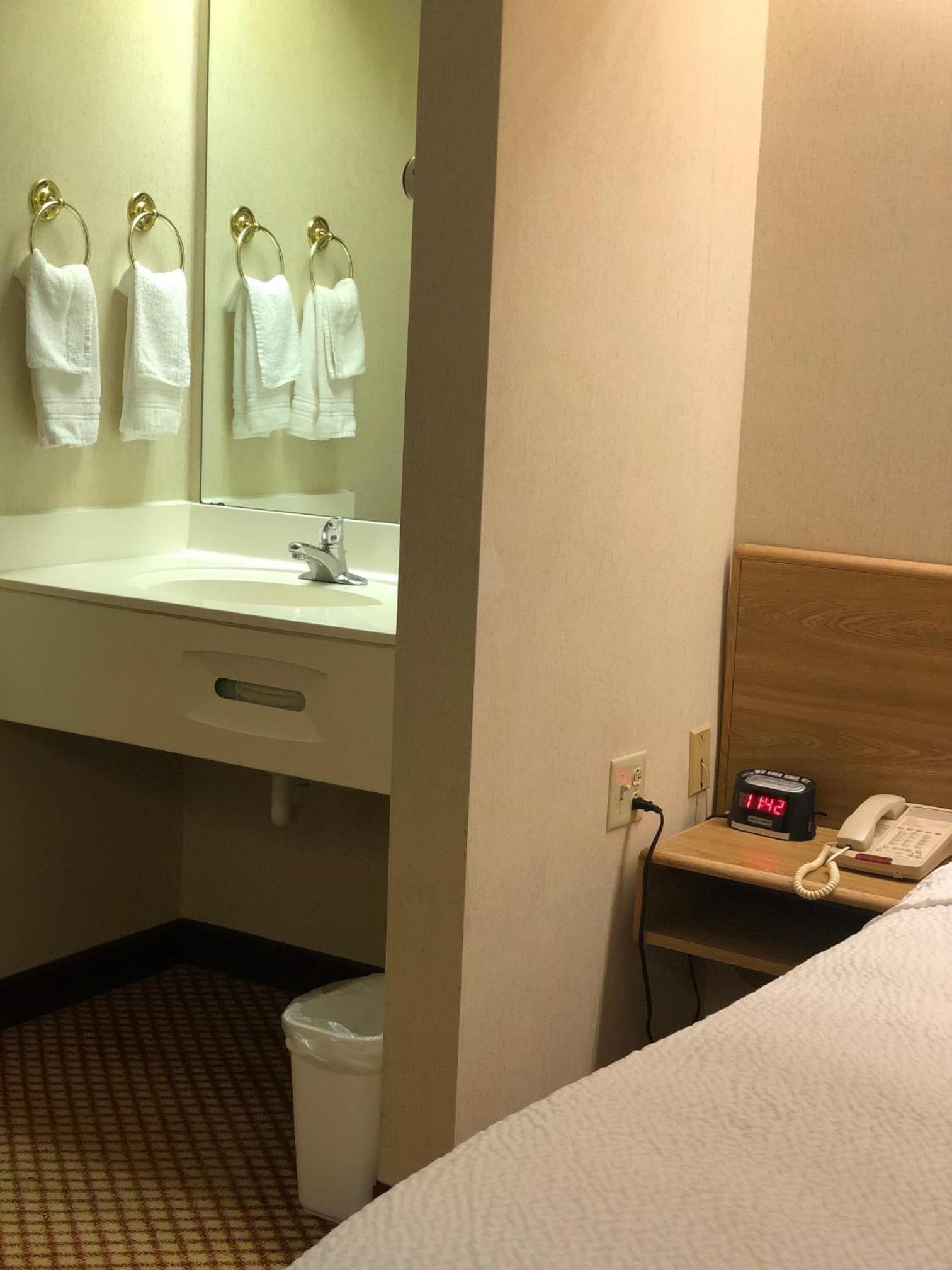 AIRPORT LODGING Pittsburgh Airport photo 23