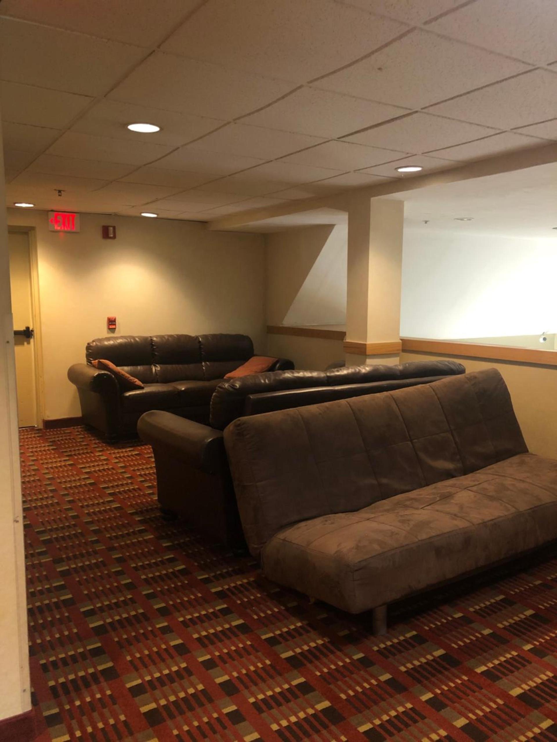 AIRPORT LODGING Pittsburgh Airport photo 38