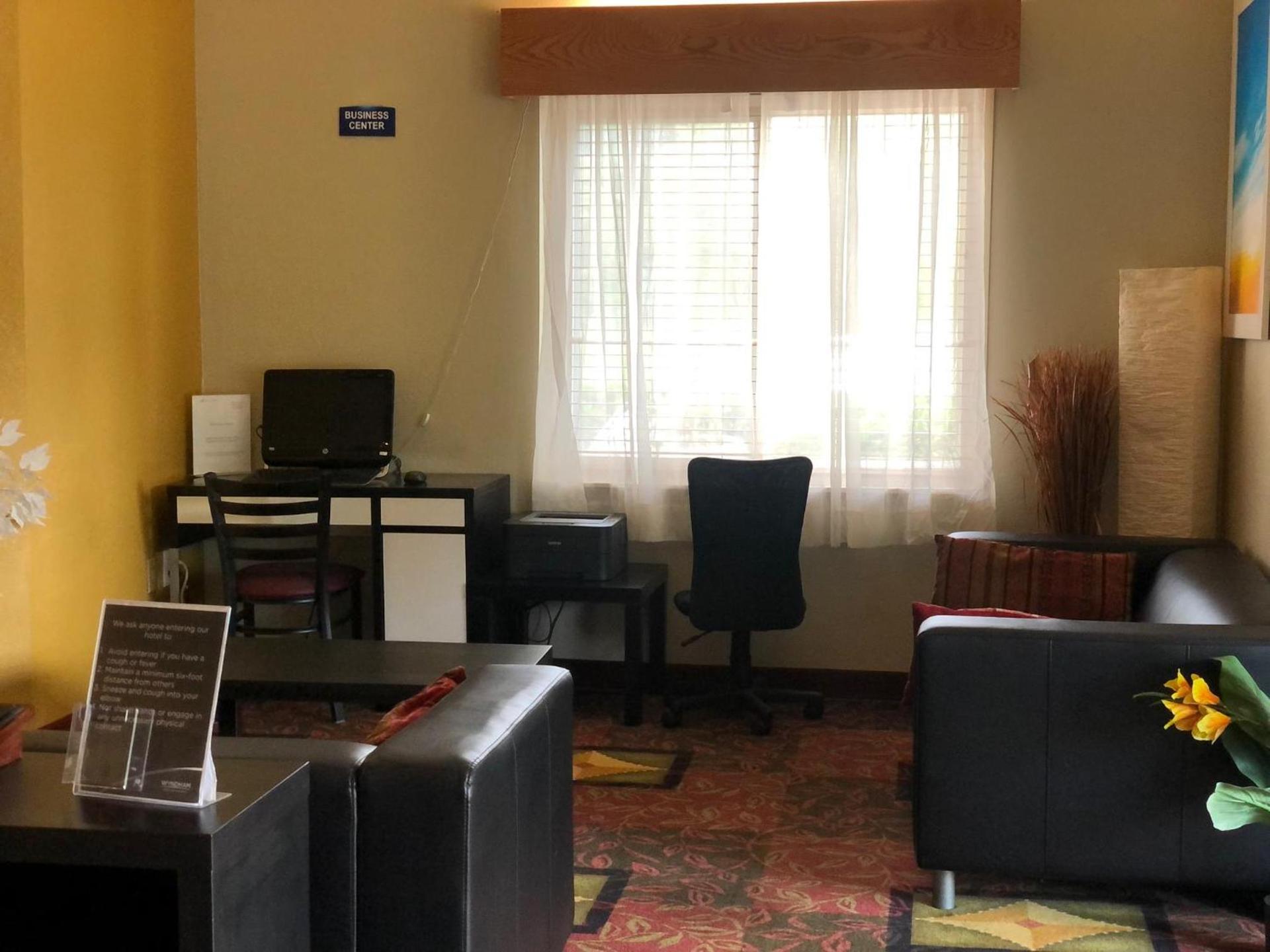 AIRPORT LODGING Pittsburgh Airport photo 51