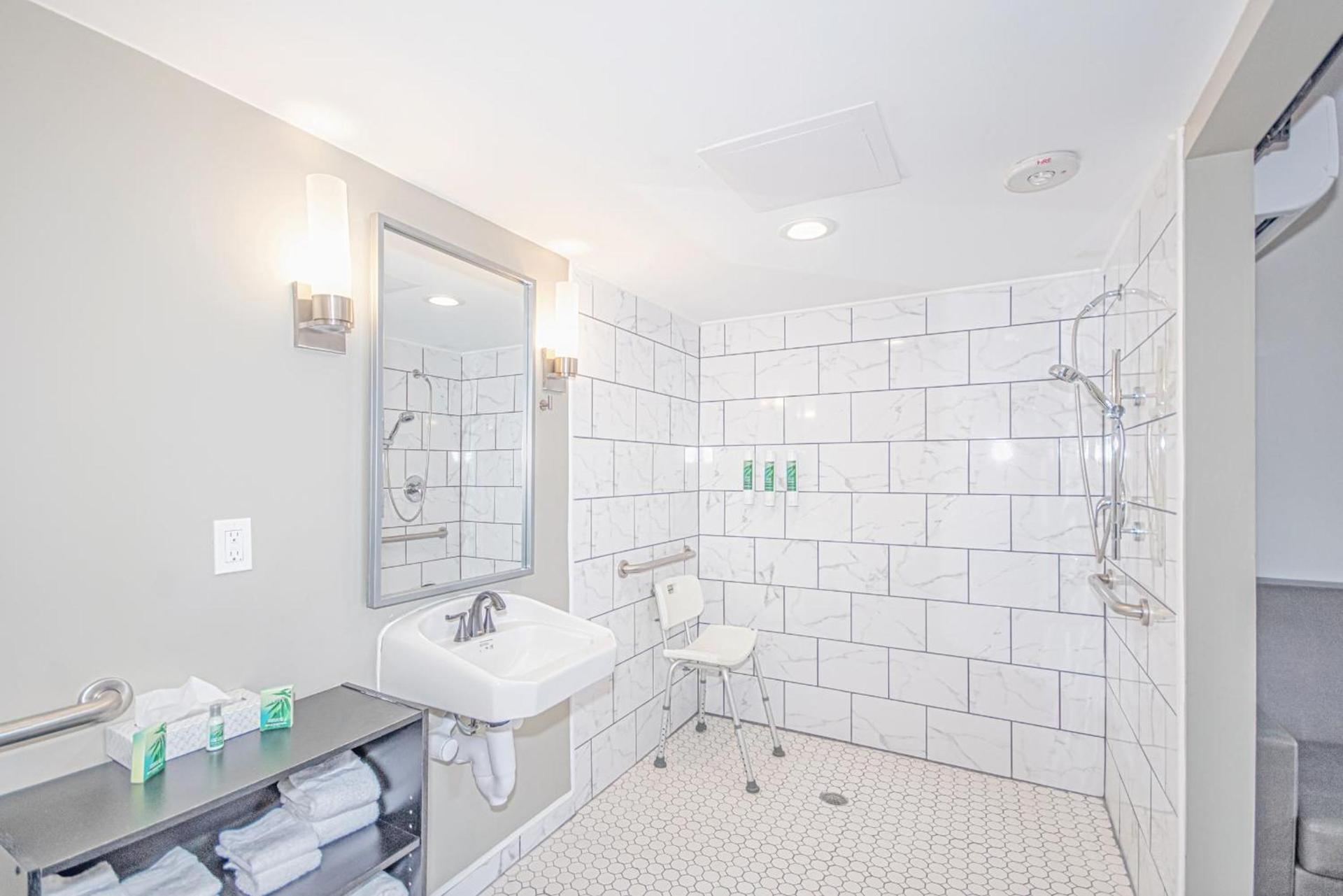 Seven Hills Suites I-10 photo 16