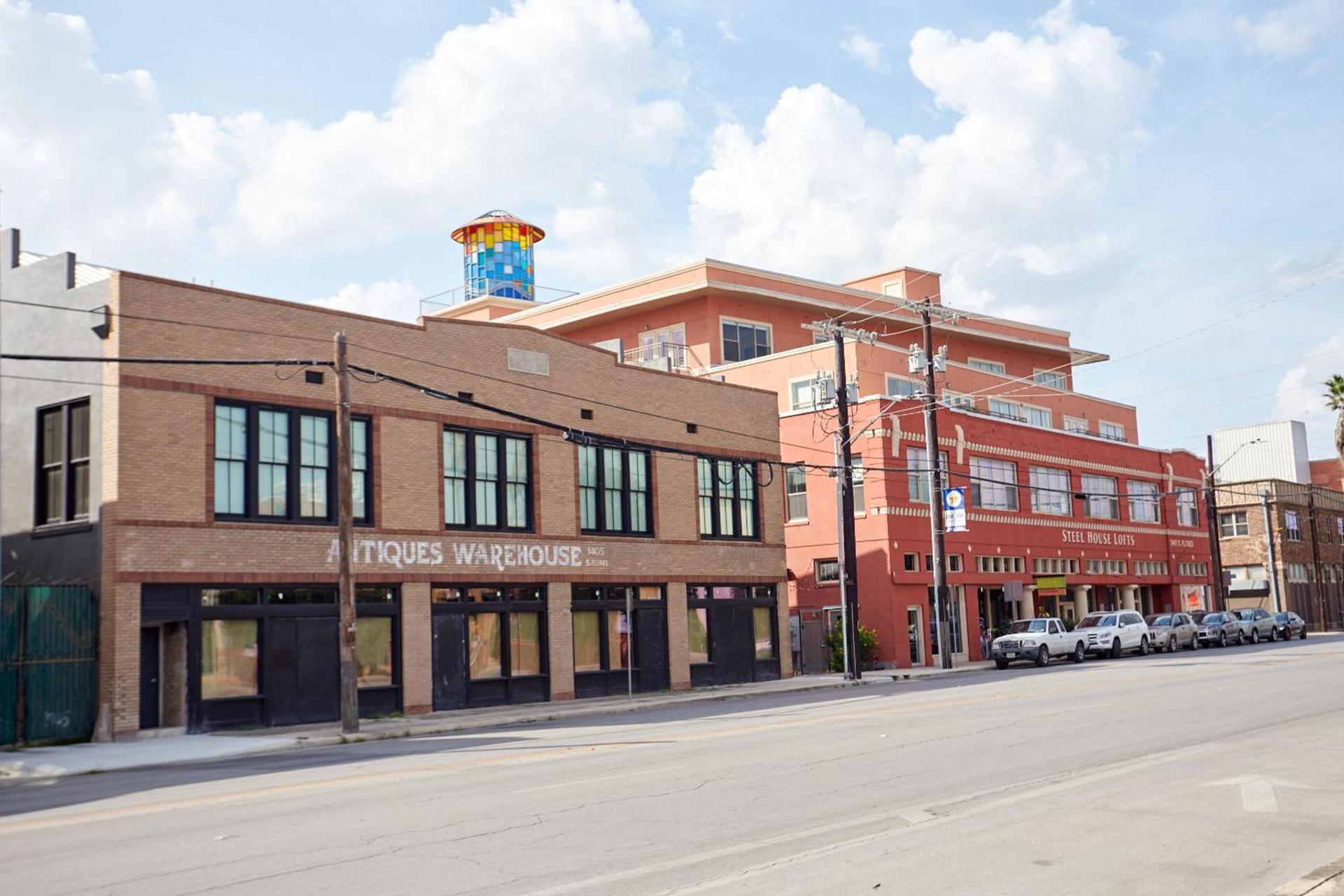 Sonder Antiques Warehouse photo 18