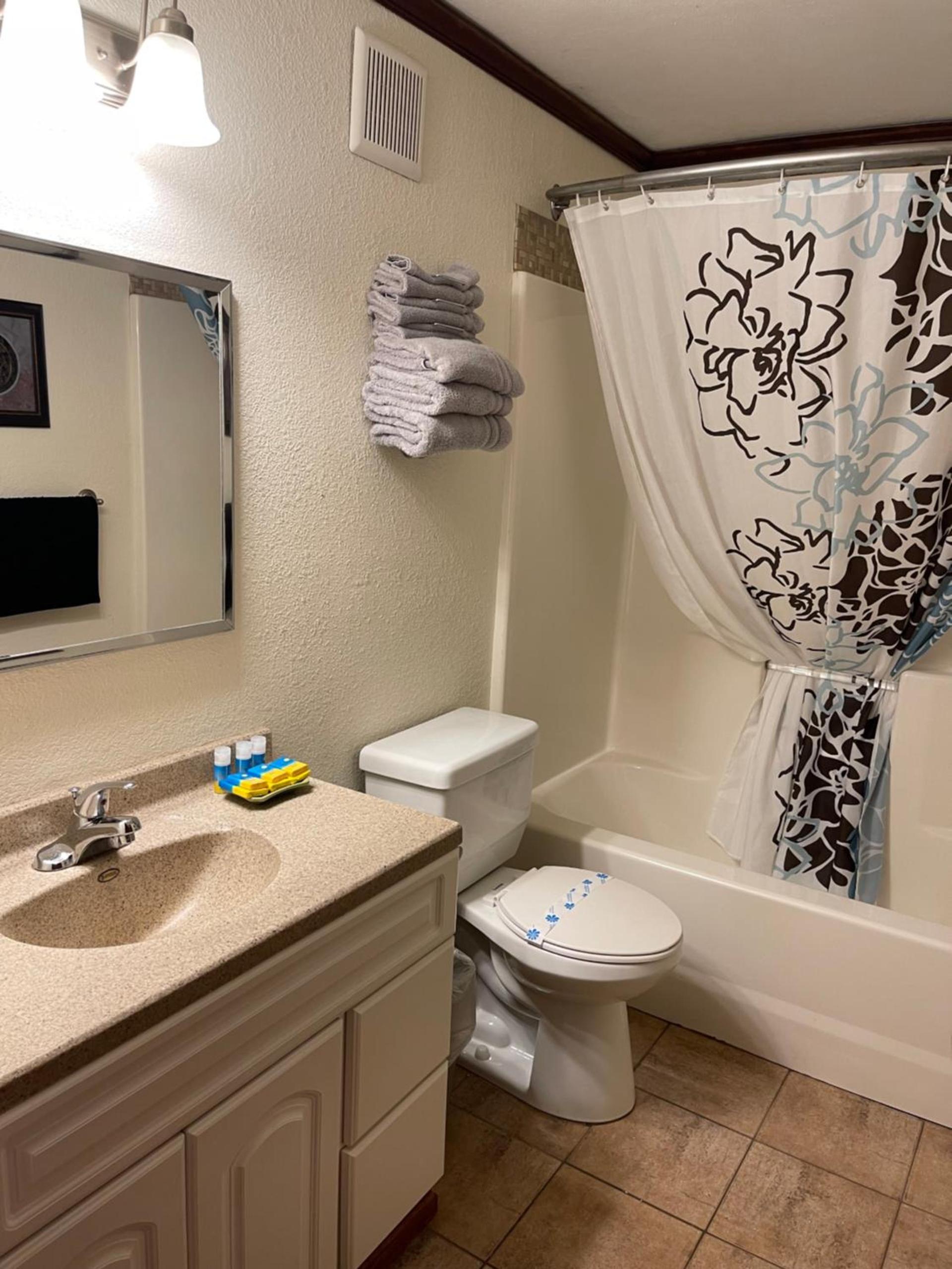 Highland Court Motel photo 36