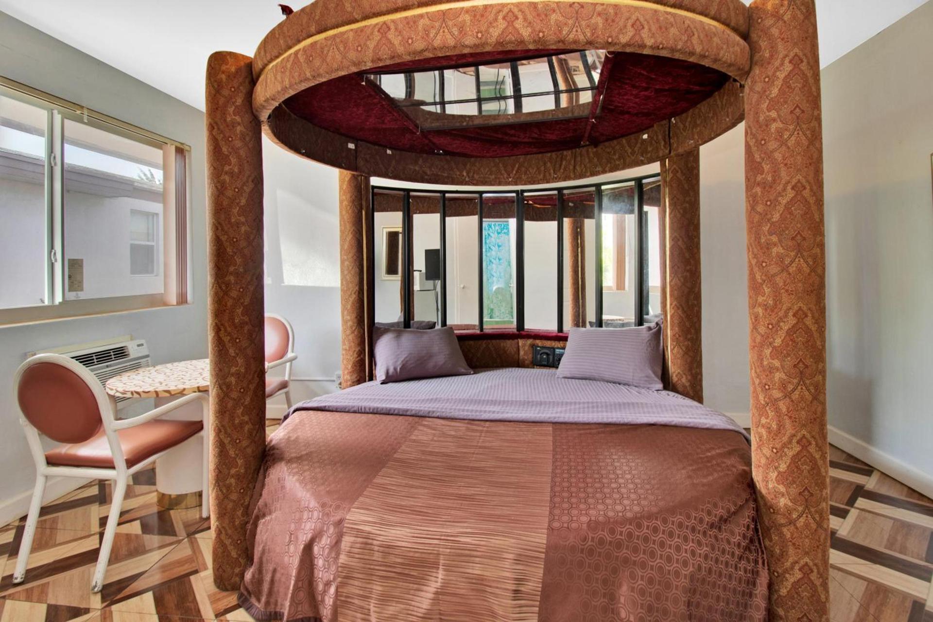 Super Budget Inn photo 5