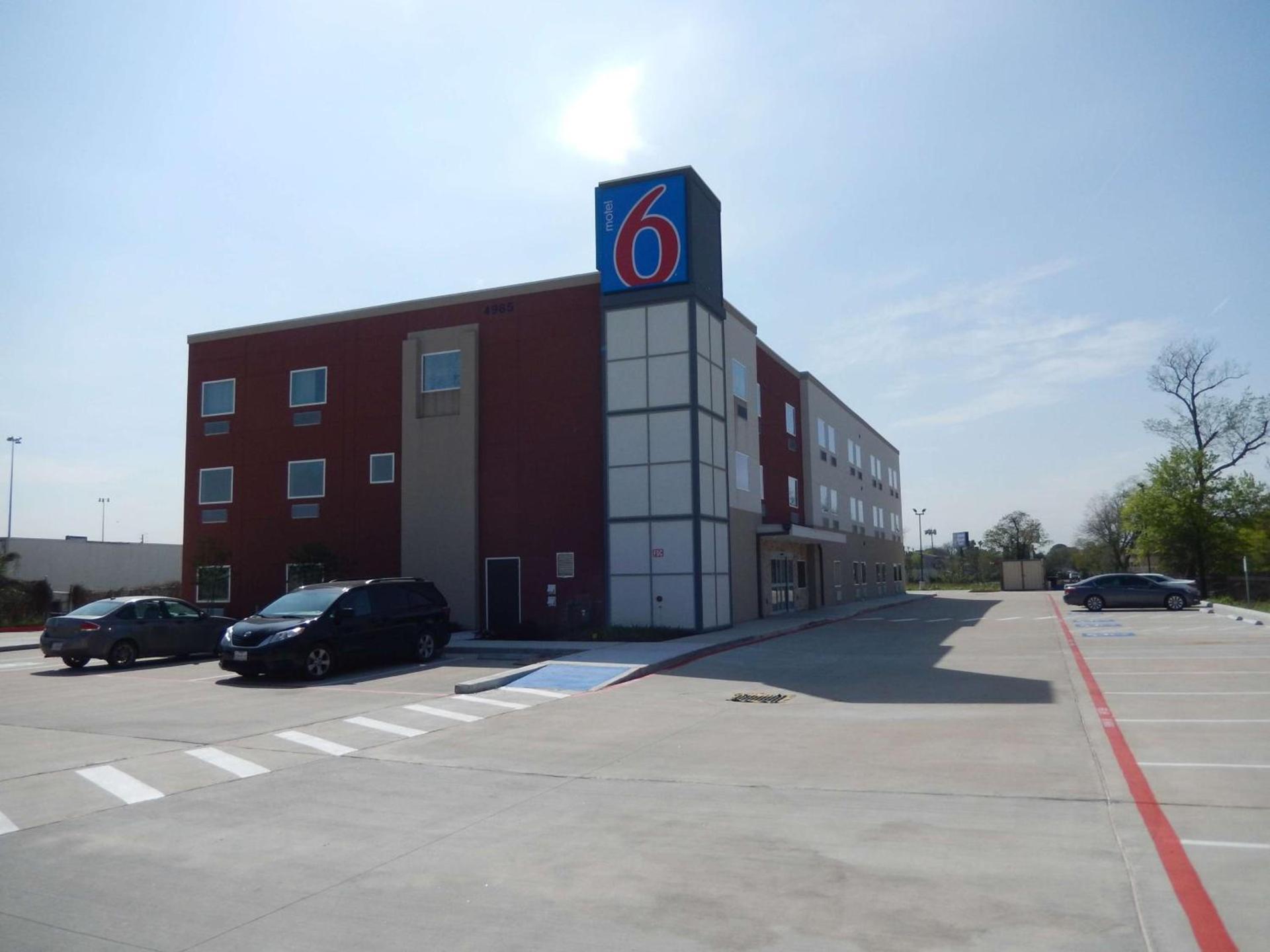 Motel 6-Houston, TX - Downtown North photo 1