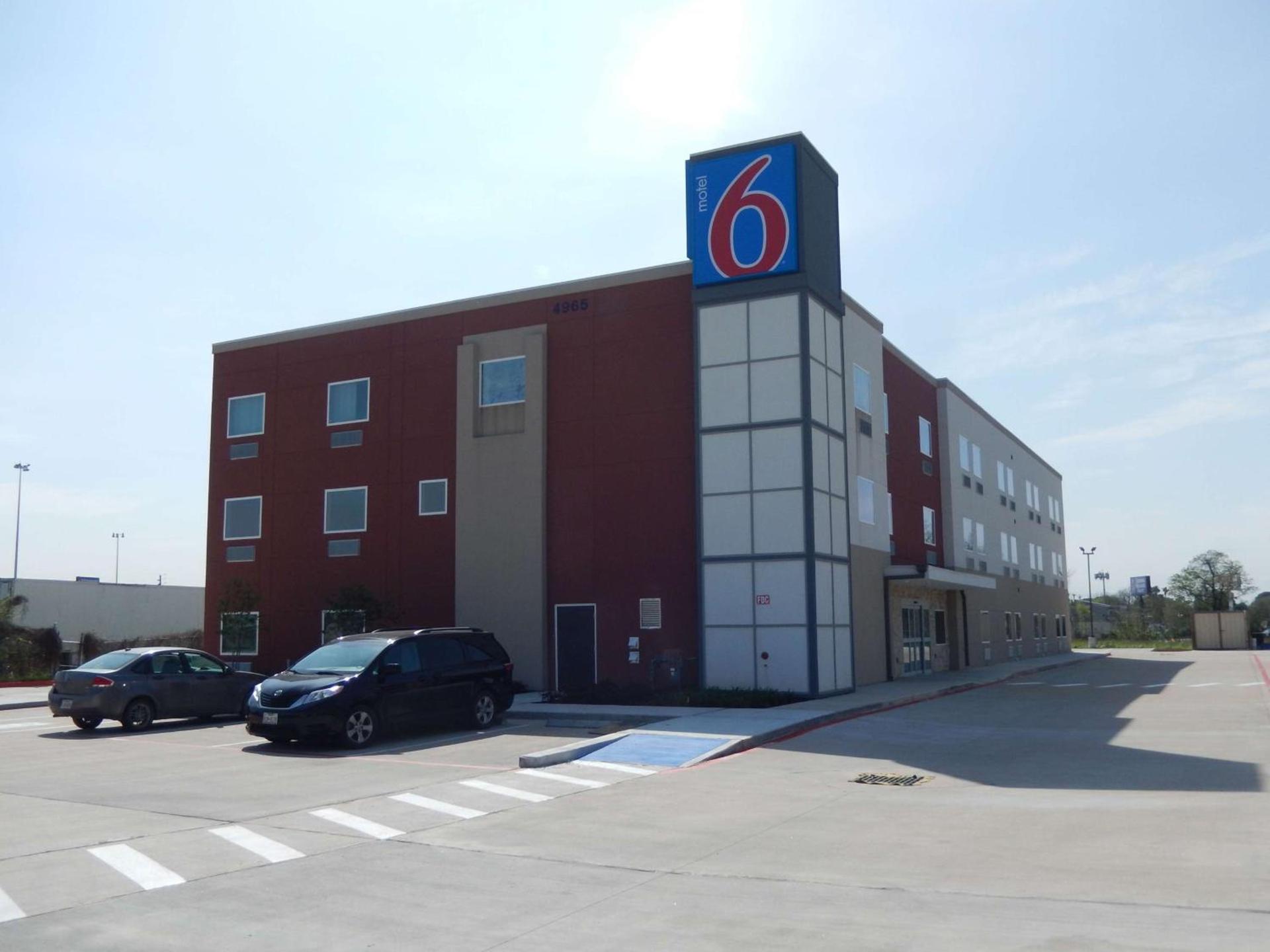 Motel 6-Houston, TX - Downtown North photo 35