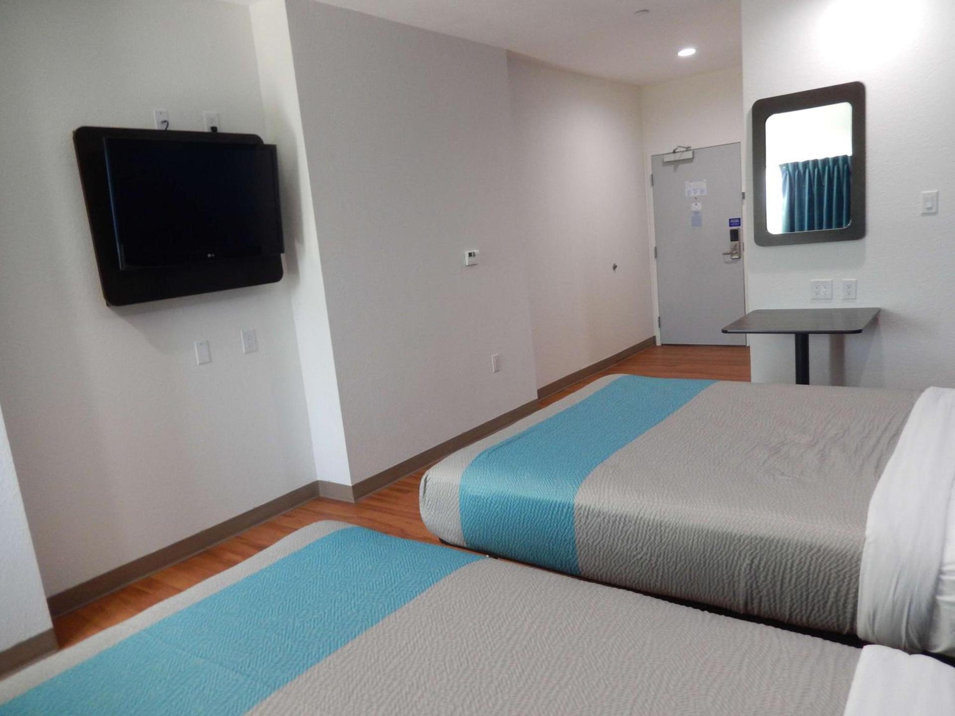 Motel 6-Houston, TX - Downtown North photo 9