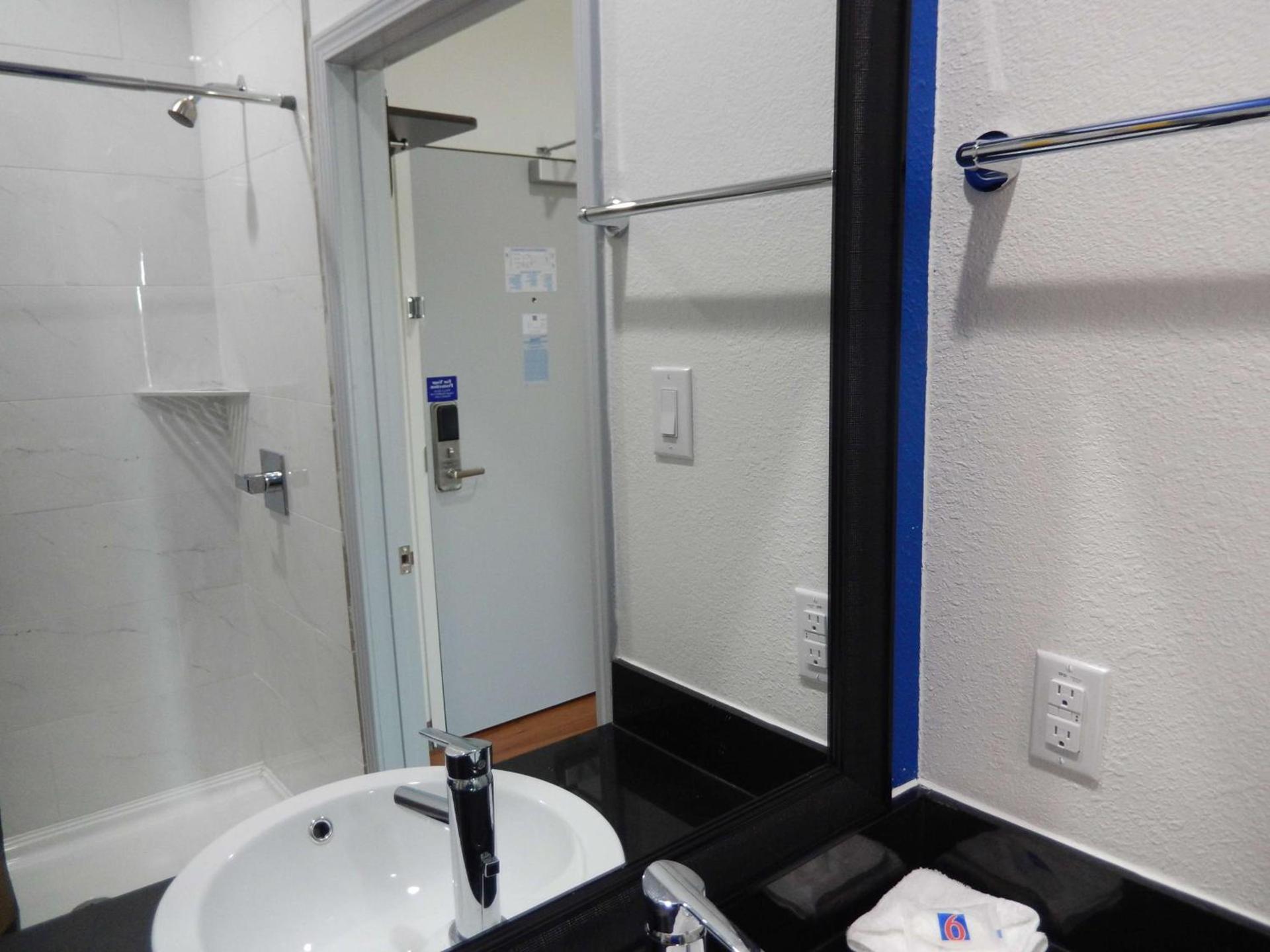 Motel 6-Houston, TX - Downtown North photo 23