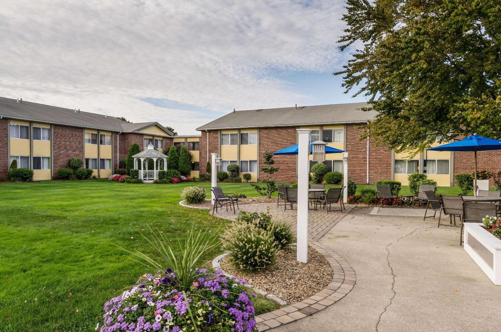Clarion Hotel Seekonk - Providence photo 2