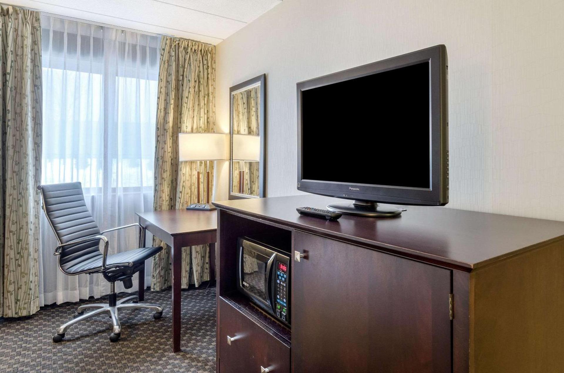 Clarion Hotel Seekonk - Providence photo 8
