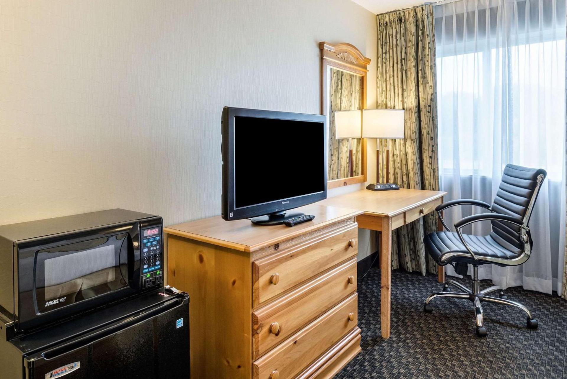 Clarion Hotel Seekonk - Providence photo 13