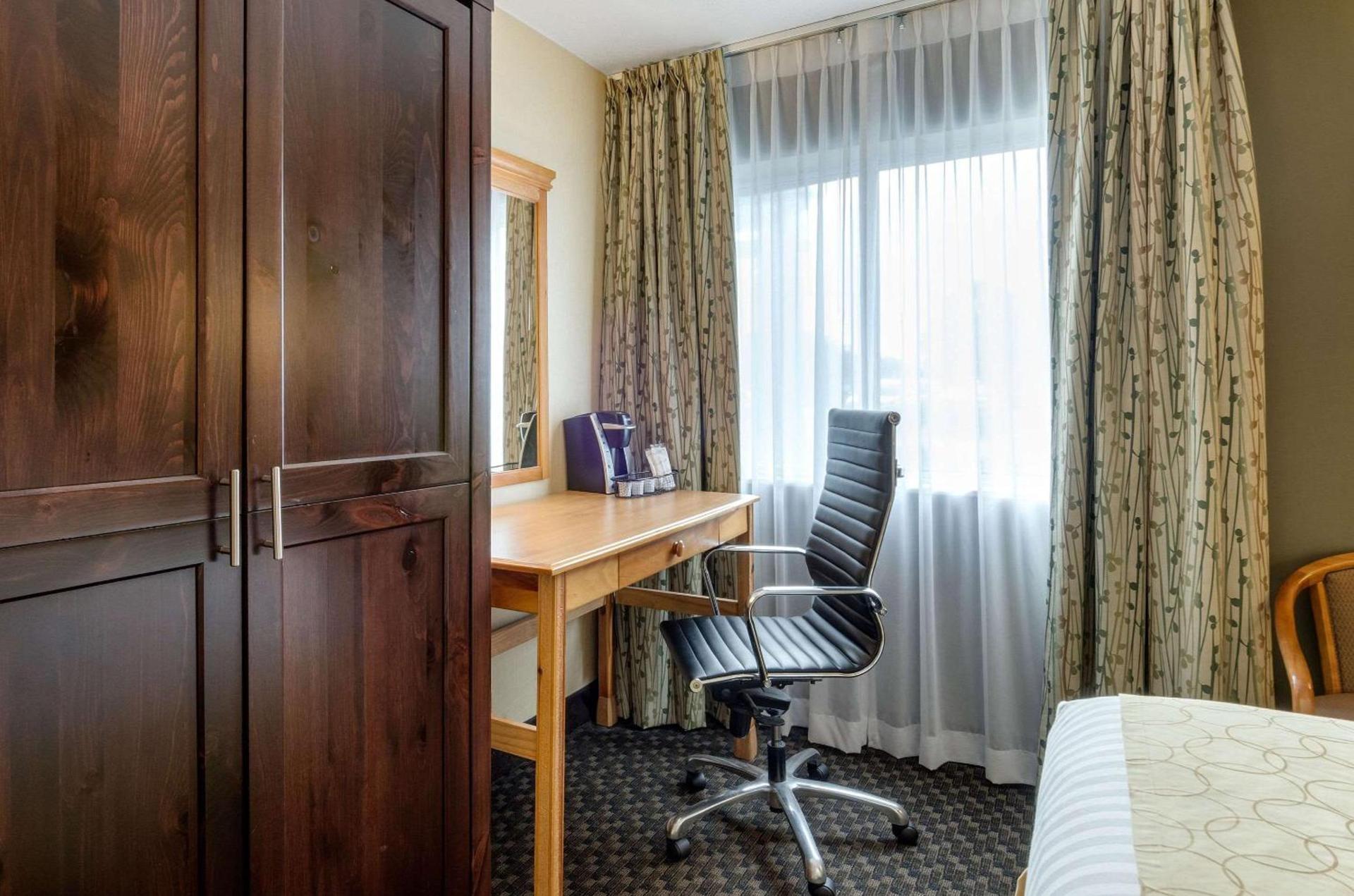 Clarion Hotel Seekonk - Providence photo 37