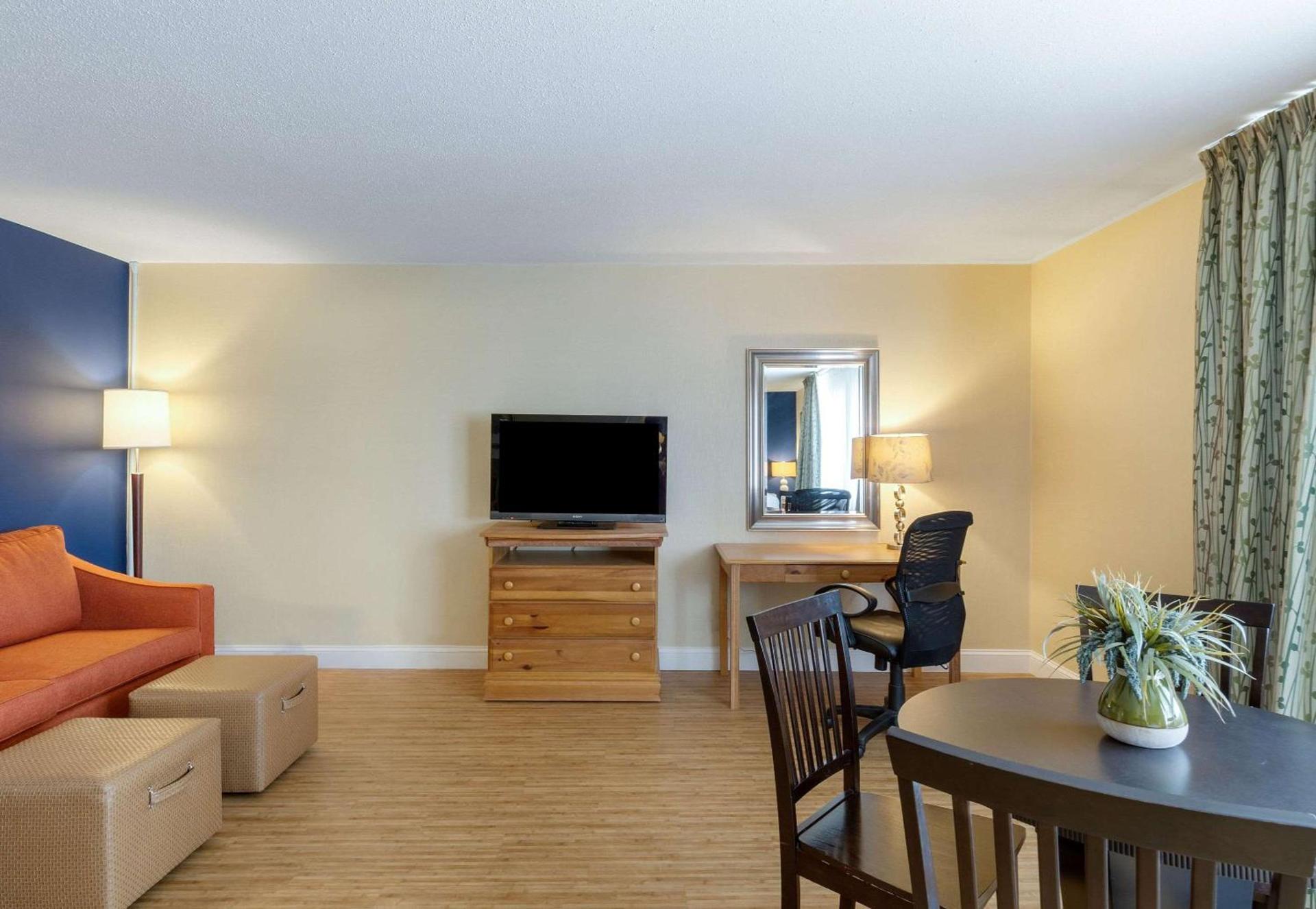 Clarion Hotel Seekonk - Providence photo 42
