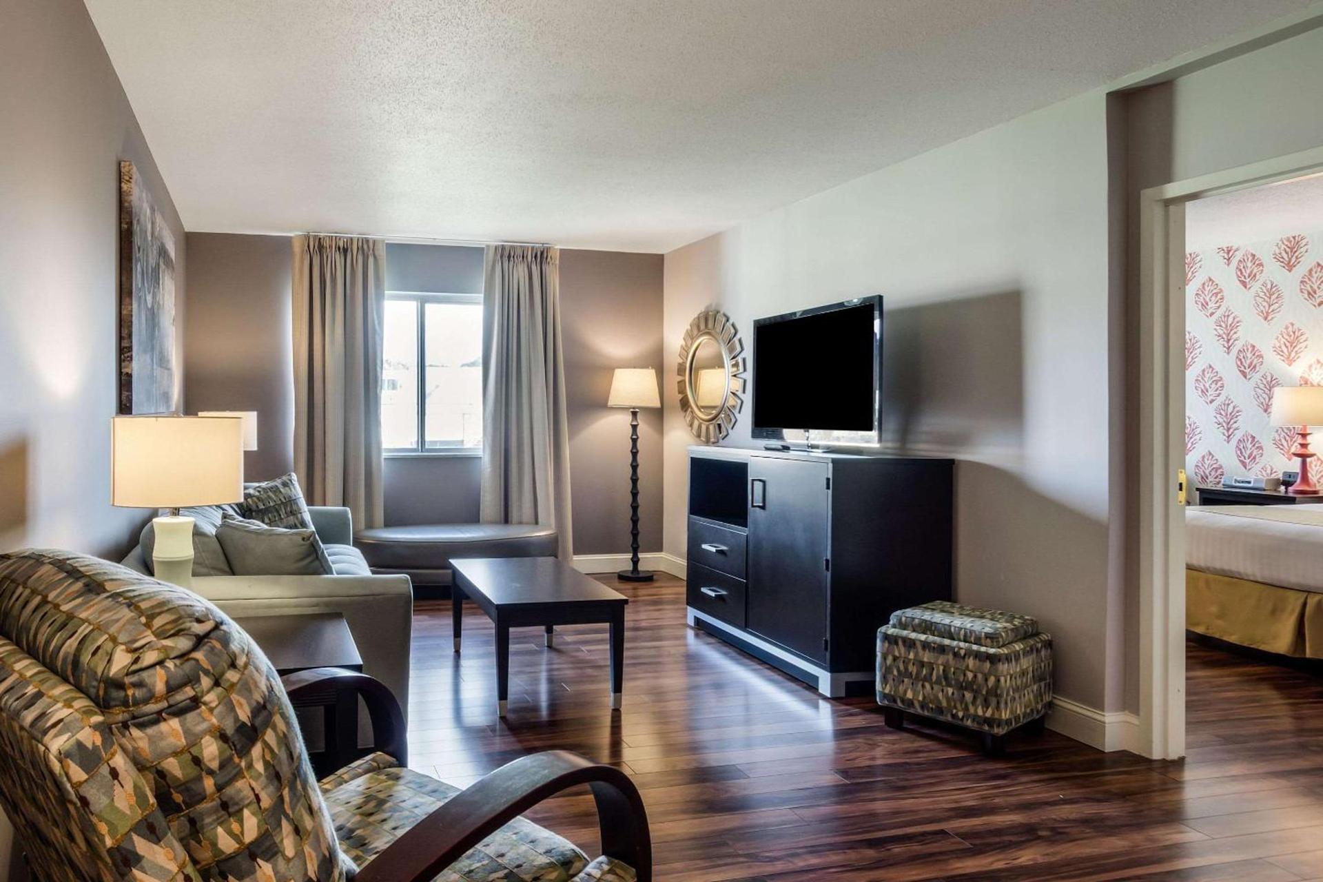Clarion Hotel Seekonk - Providence photo 41