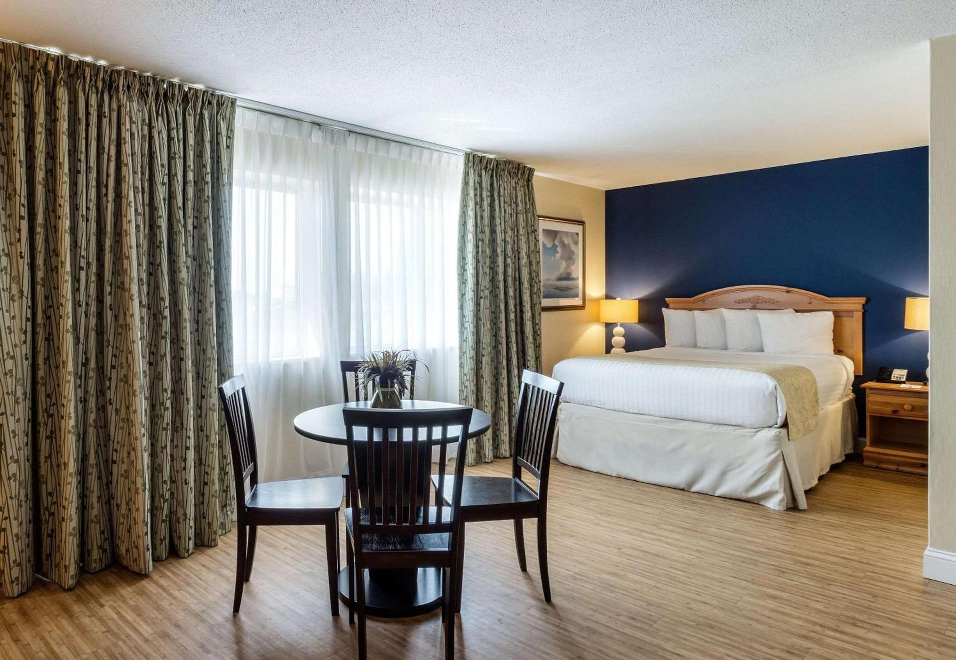 Clarion Hotel Seekonk - Providence photo 32