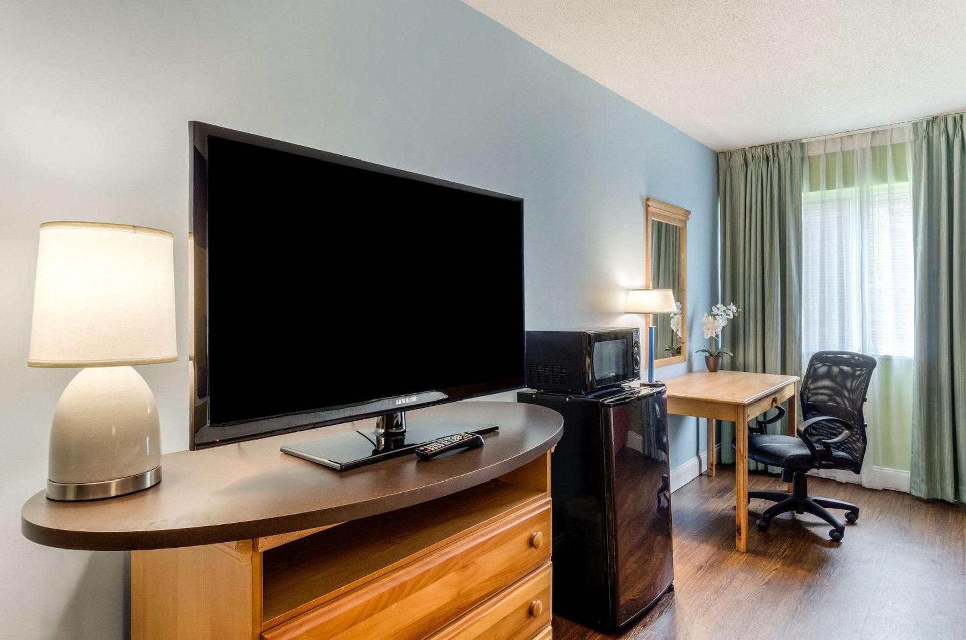 Clarion Hotel Seekonk - Providence photo 22