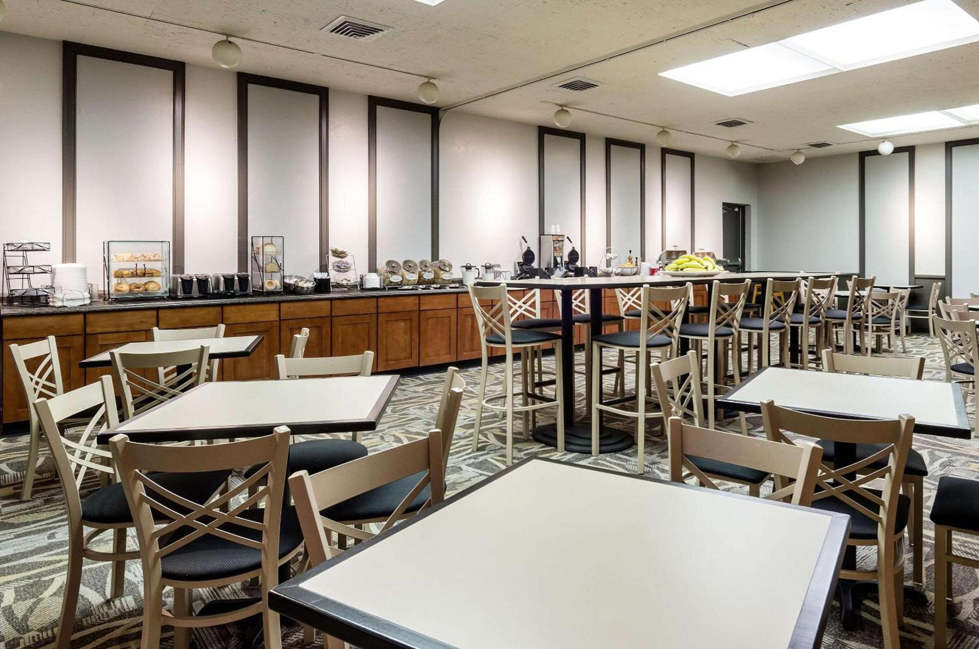 Clarion Hotel Seekonk - Providence photo 46