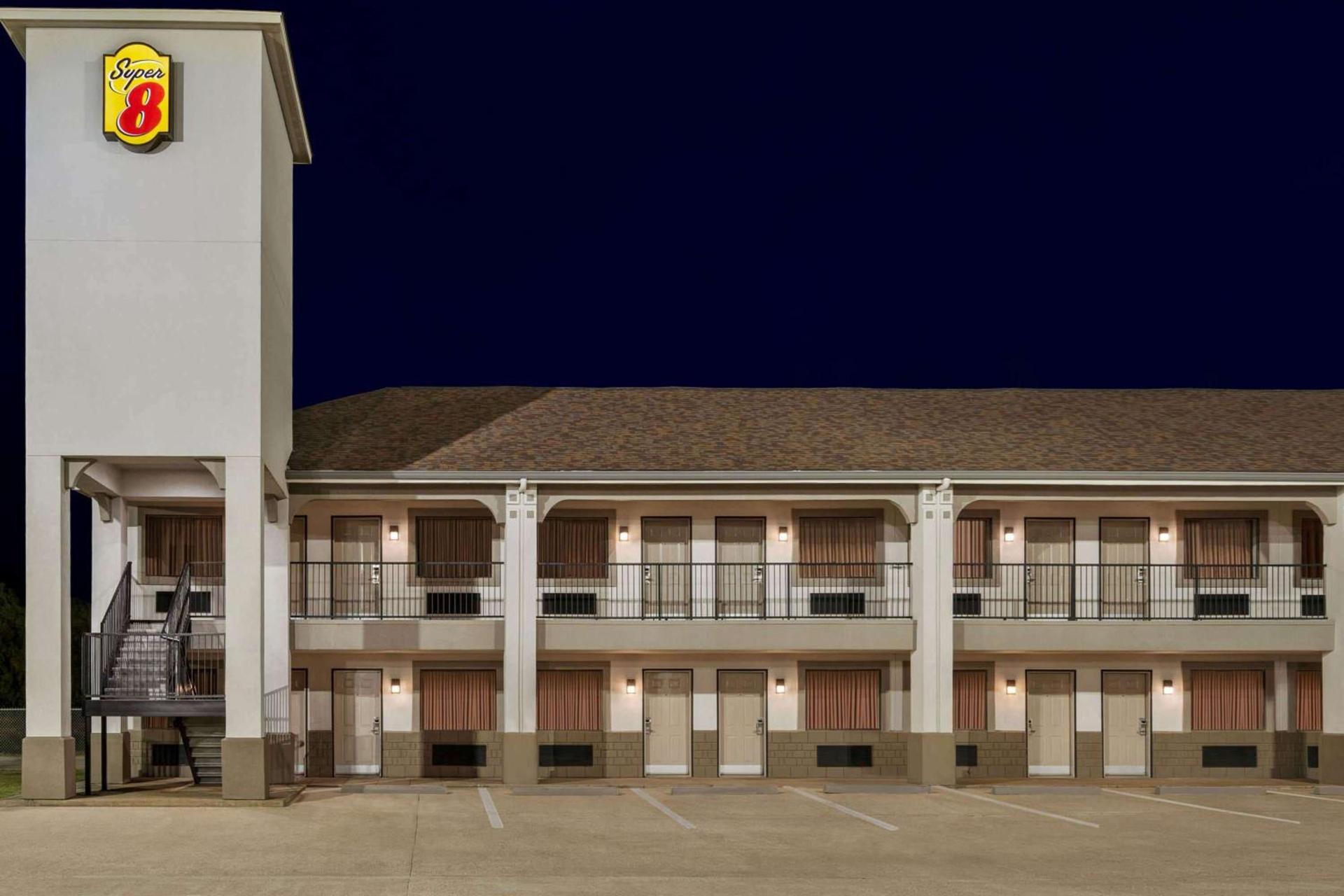 Super 8 by Wyndham Houston/Dtwn/I-610 photo 2