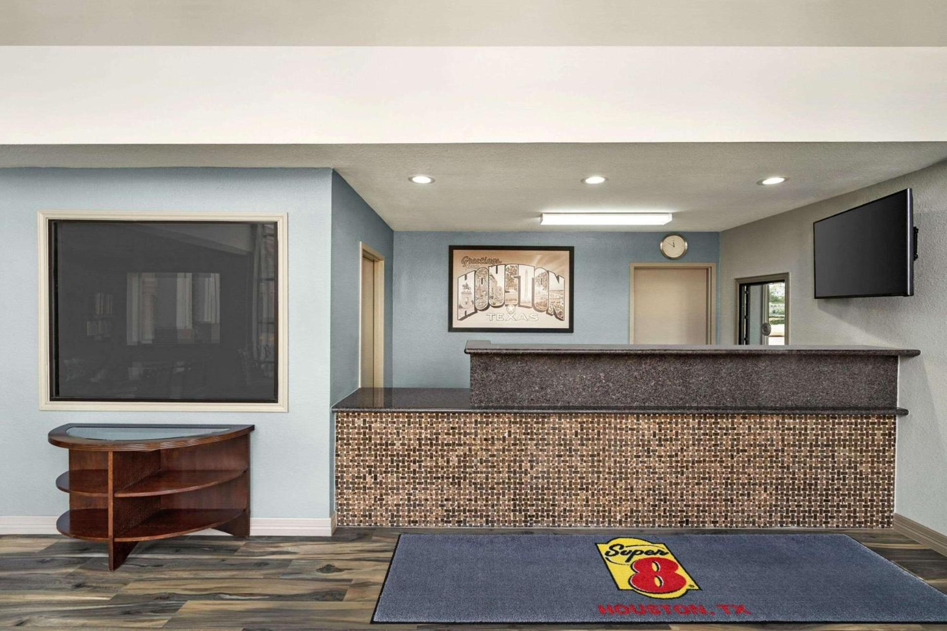 Super 8 by Wyndham Houston/Dtwn/I-610 photo 6