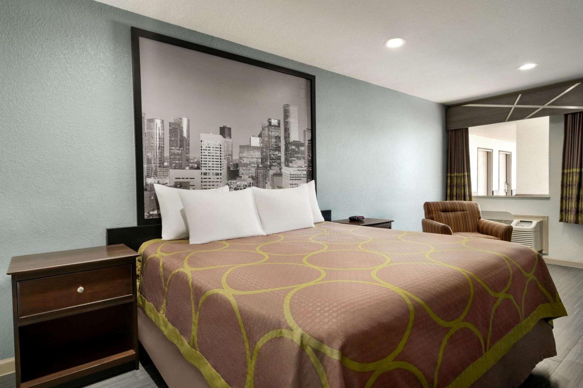 Super 8 by Wyndham Houston/Dtwn/I-610 photo 12