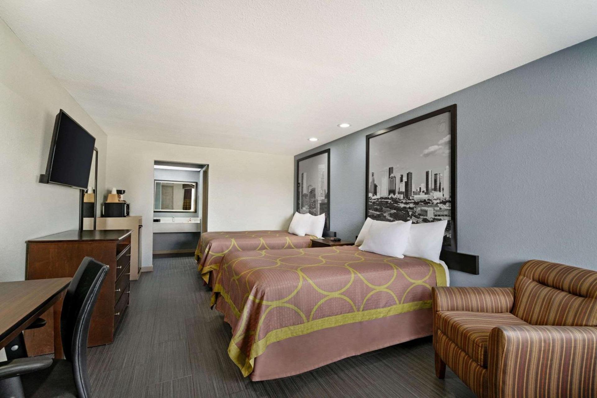 Super 8 by Wyndham Houston/Dtwn/I-610 photo 18