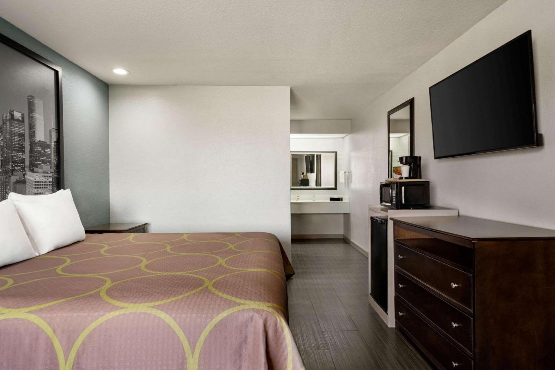 Super 8 by Wyndham Houston/Dtwn/I-610 photo 22