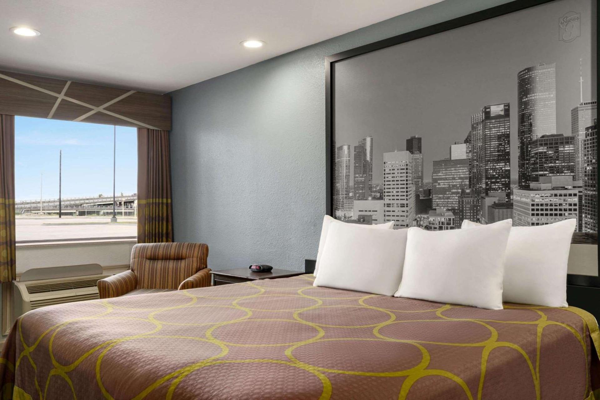 Super 8 by Wyndham Houston/Dtwn/I-610 photo 23