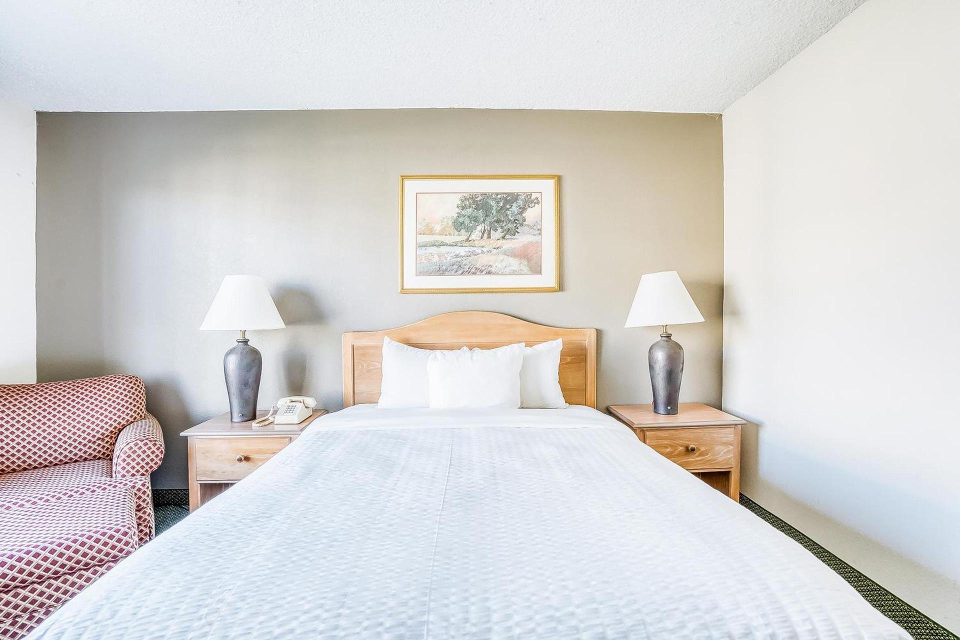 OYO Hotel Monroe LA I-20 photo 18