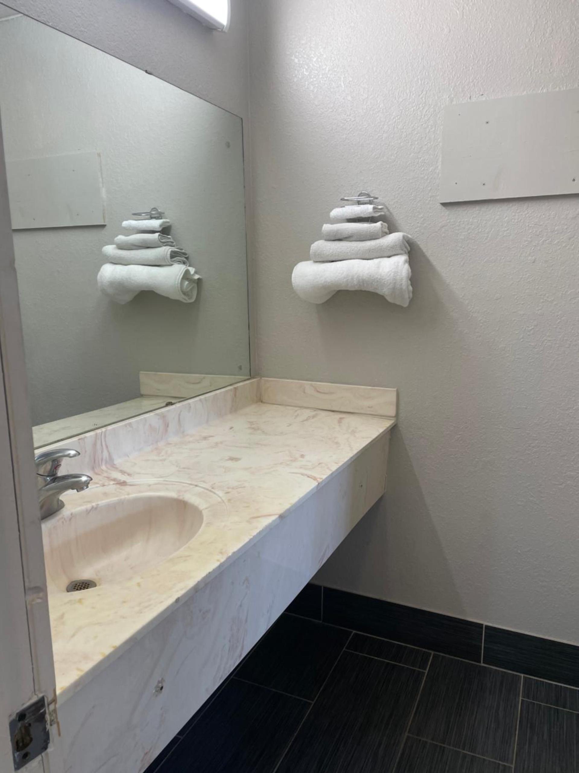 Garden Inn Motel photo 5