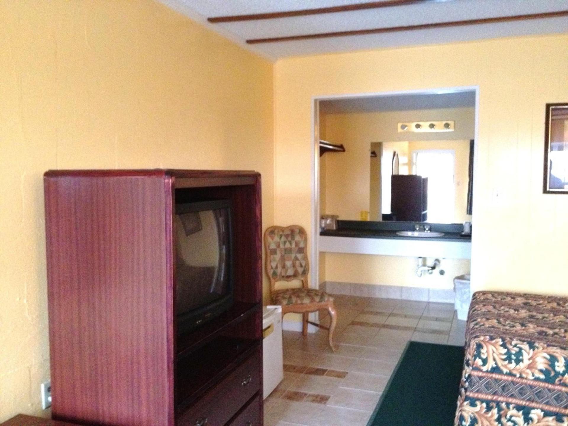Holiday Motel photo 10