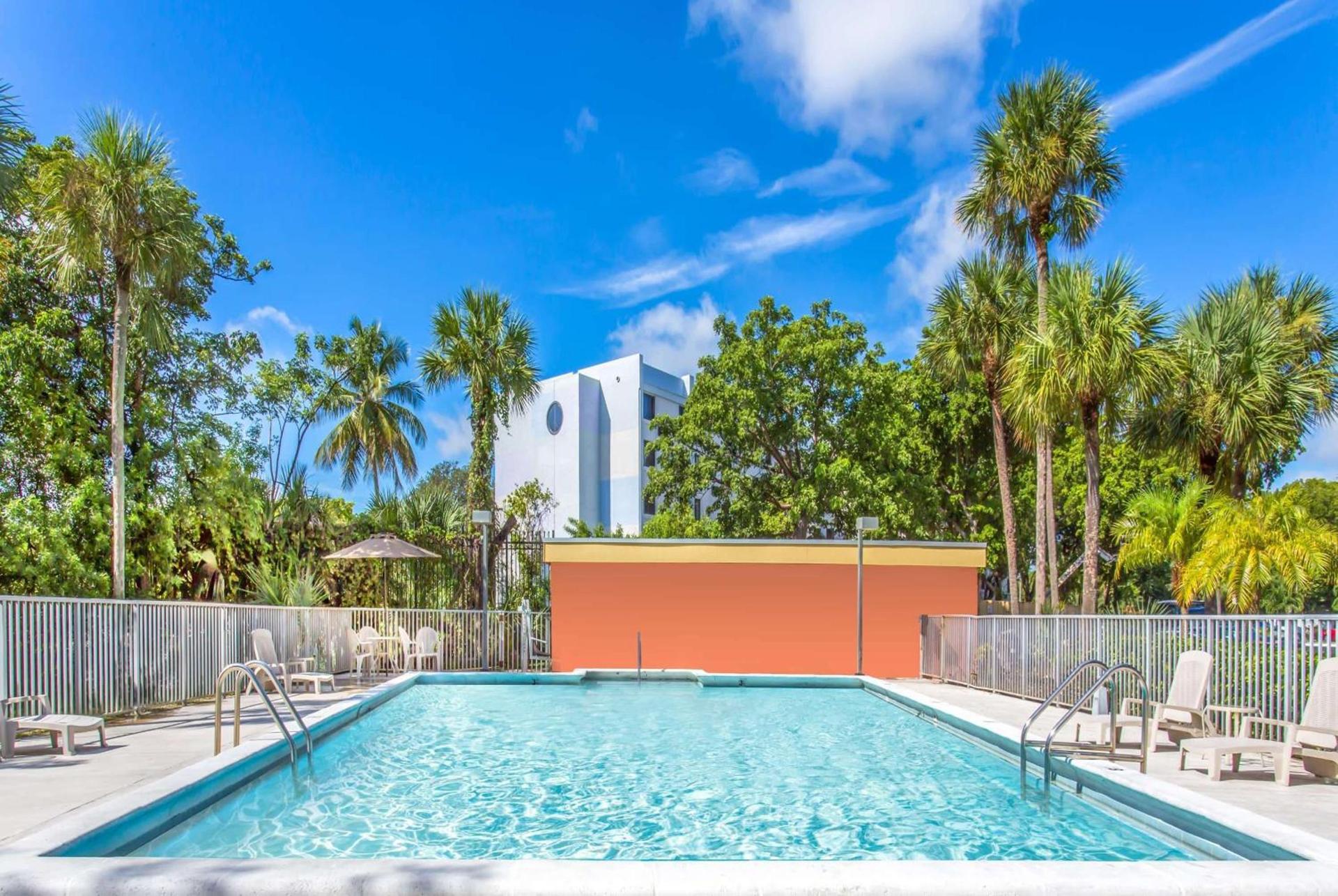 Days Inn by Wyndham Fort Lauderdale Airport Cruise Port photo 4