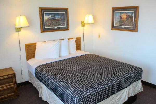 Economy Hotel Minot photo 2