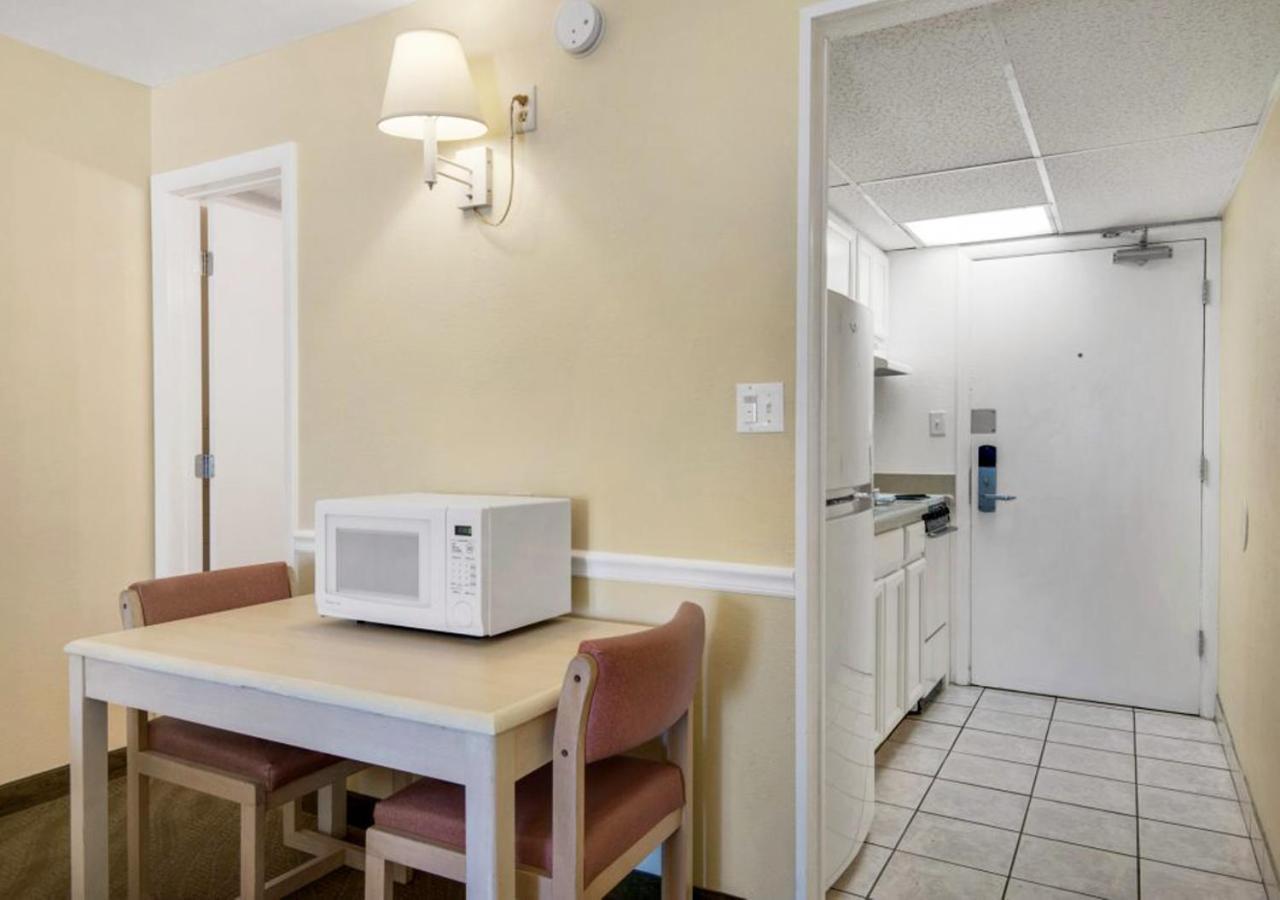 Ramada by Wyndham Panama City Beach / Beachfront photo 31