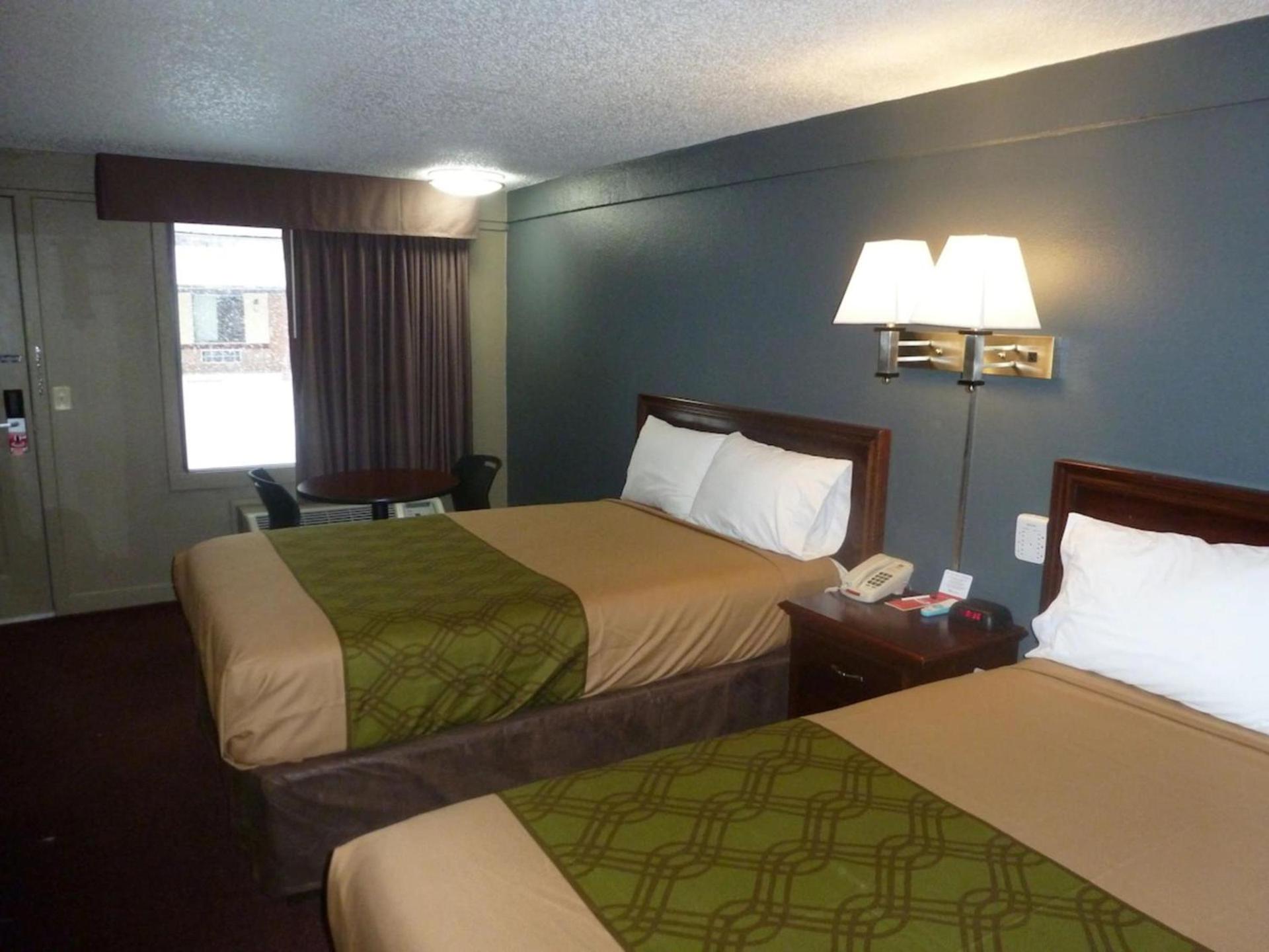 Econo Lodge Pittsburgh I-79 photo 40