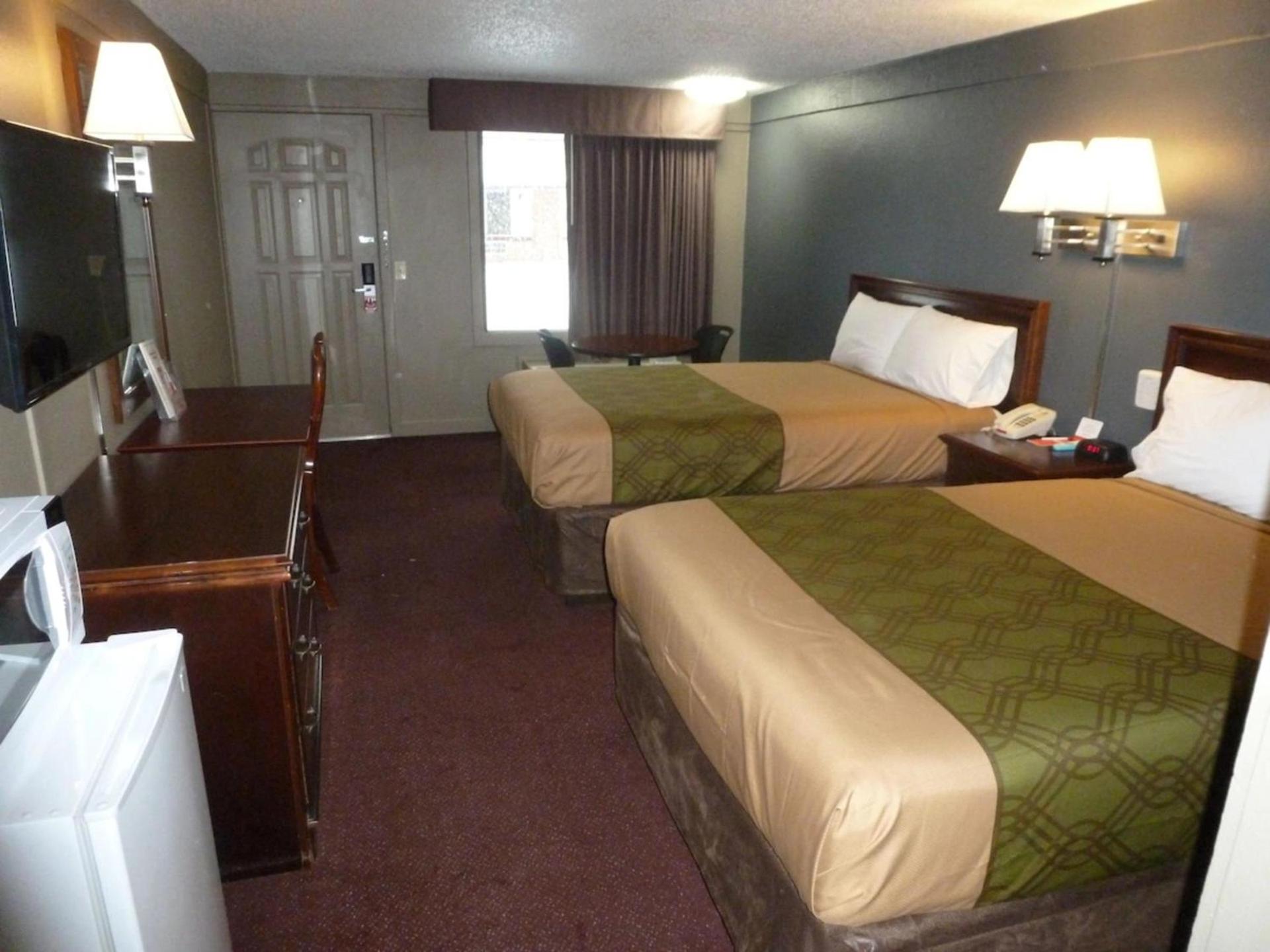 Econo Lodge Pittsburgh I-79 photo 37