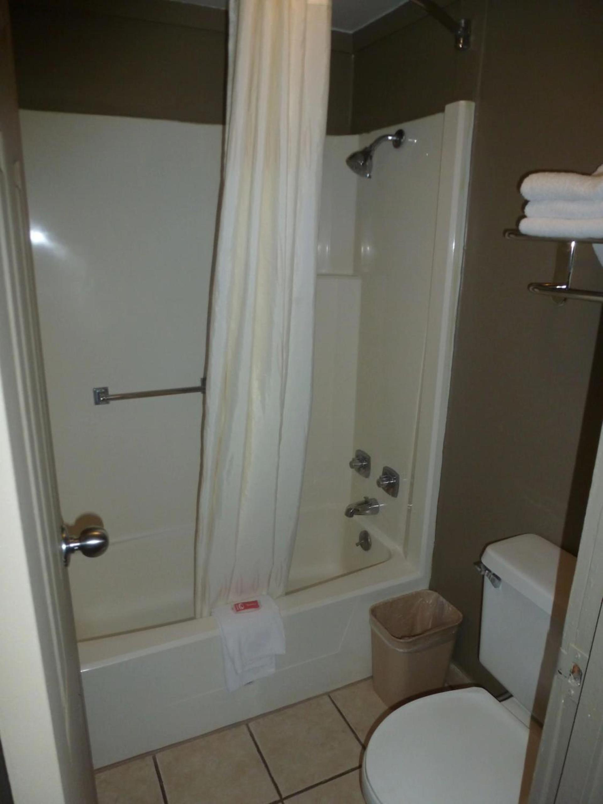 Econo Lodge Pittsburgh I-79 photo 18