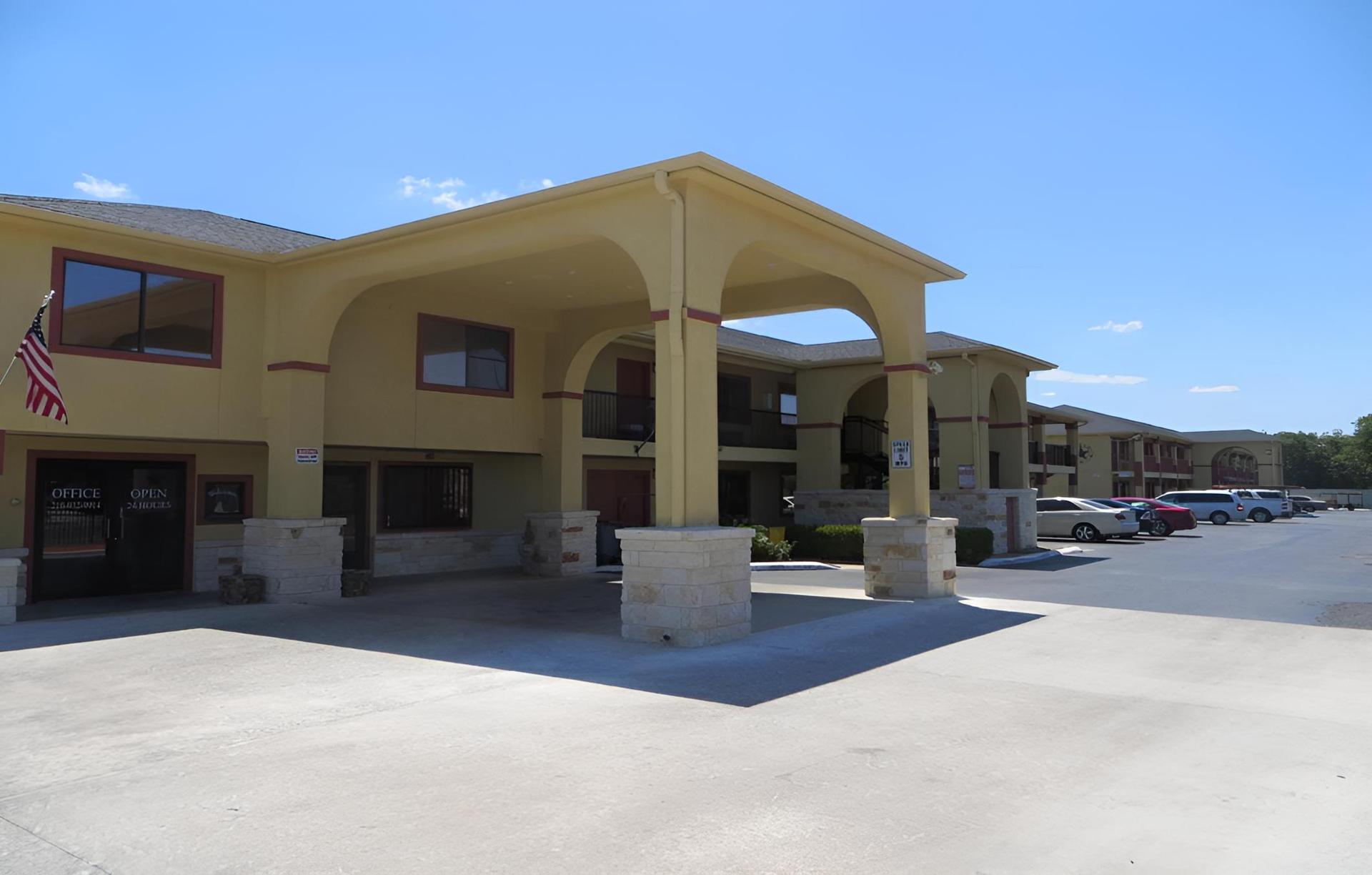 Mustang Inn and Suites photo 21