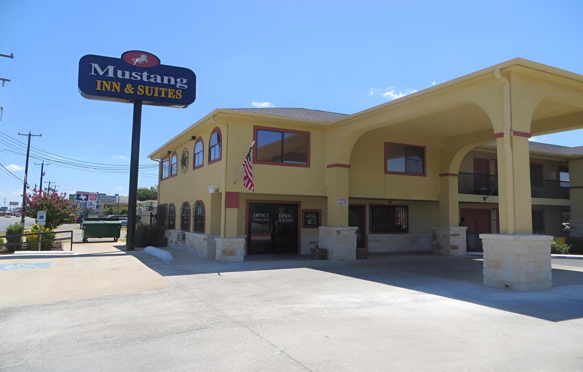 Mustang Inn and Suites photo 1