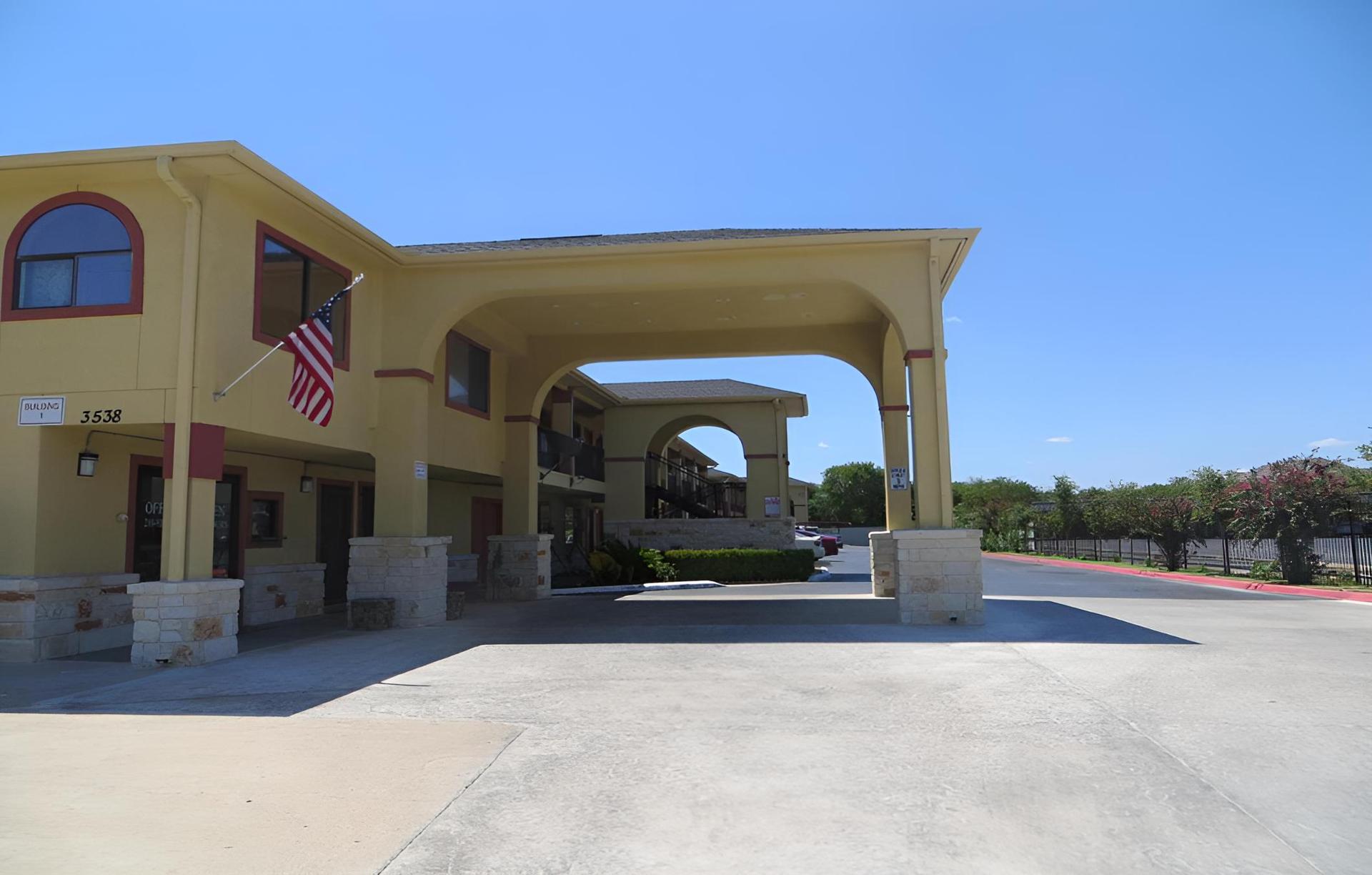 Mustang Inn and Suites photo 20