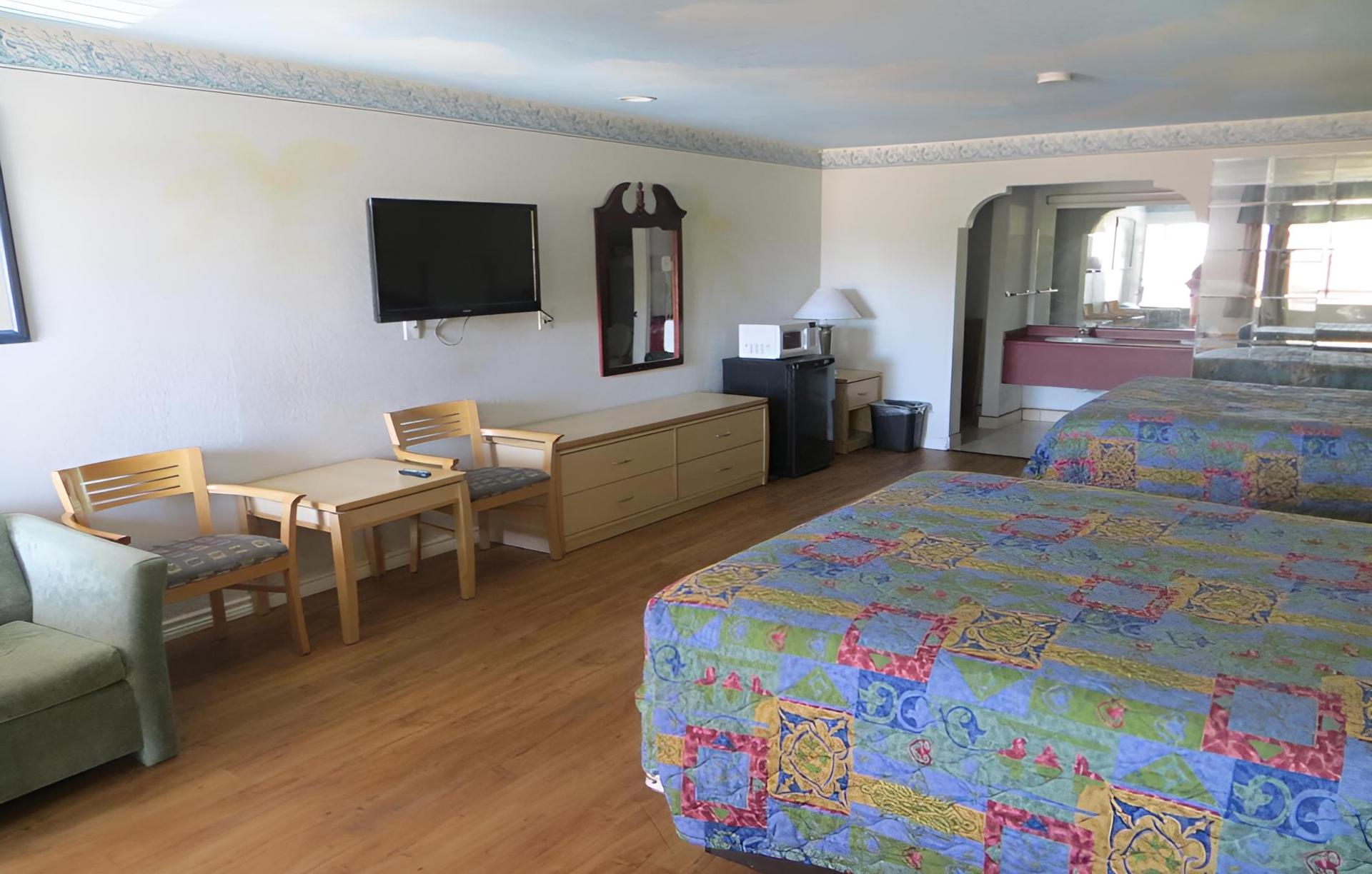 Mustang Inn and Suites photo 7