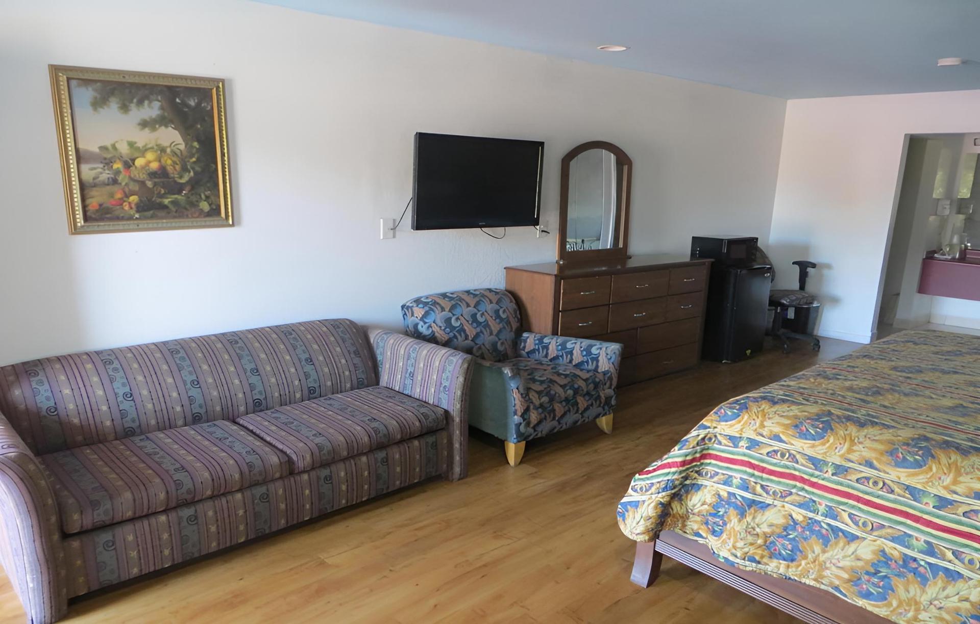 Mustang Inn and Suites photo 9