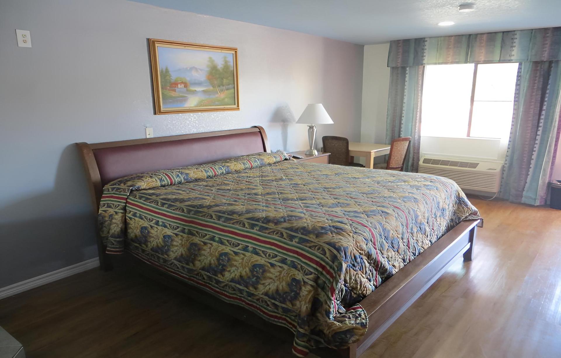 Mustang Inn and Suites photo 8