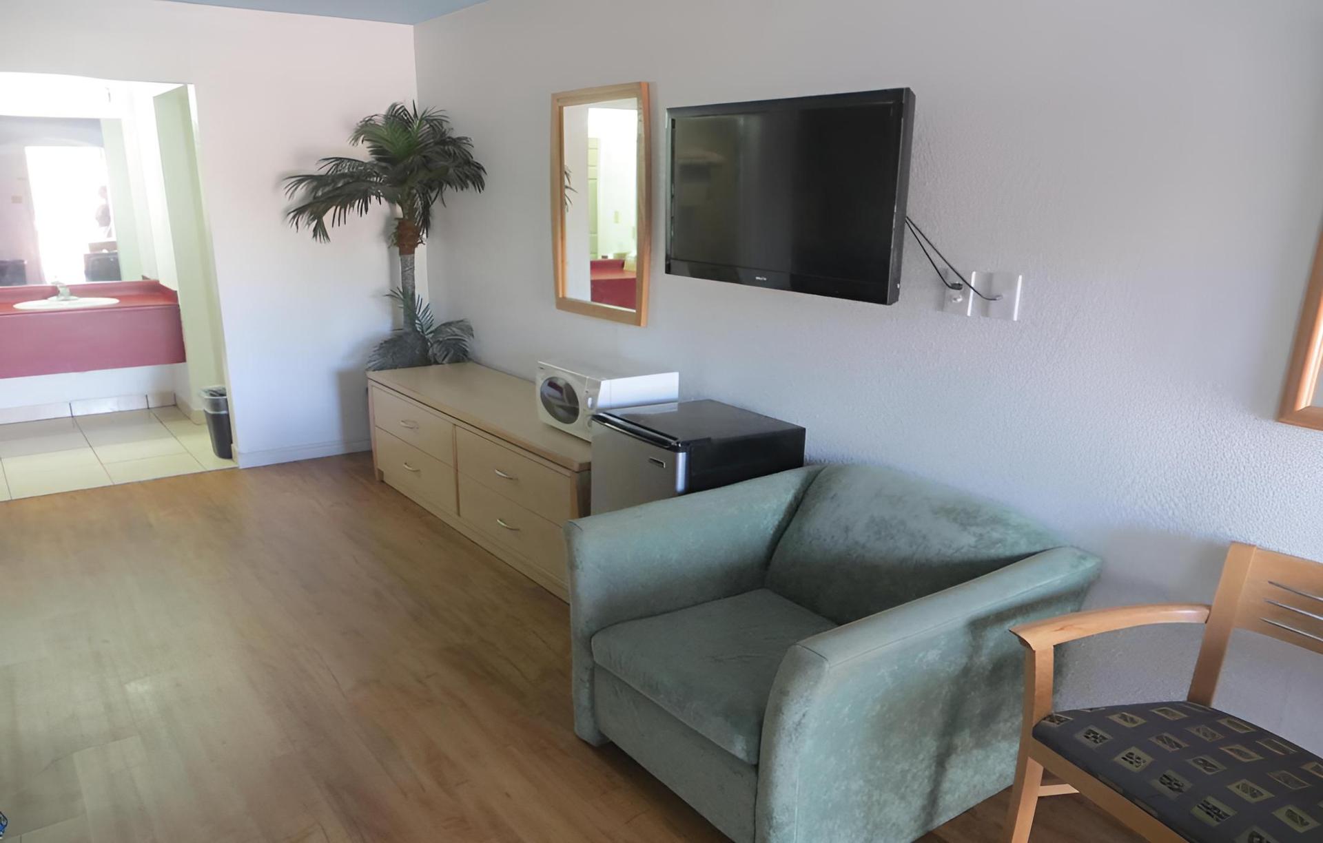 Mustang Inn and Suites photo 16