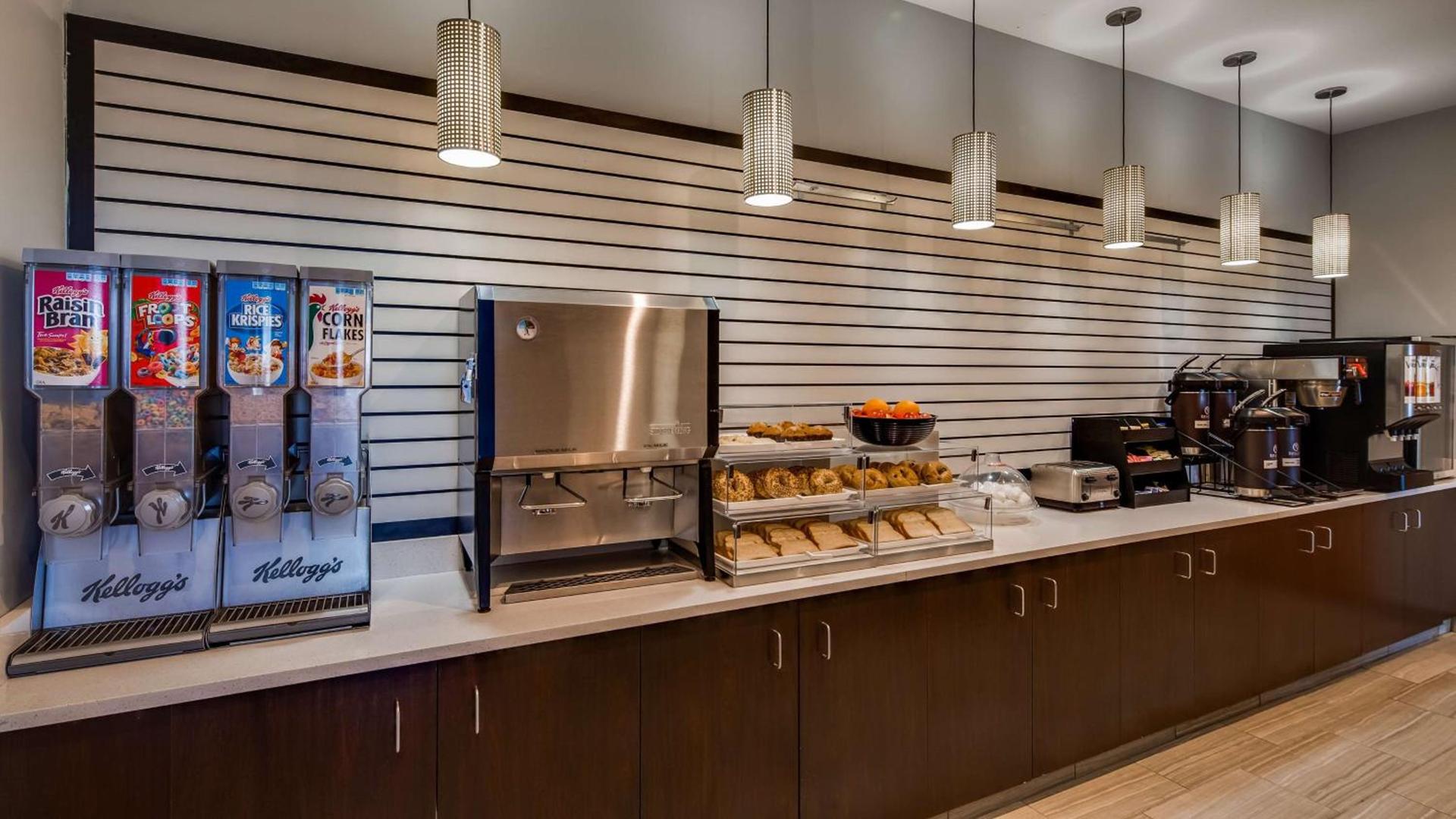 Best Western Plus Hyde Park Chicago Hotel photo 23