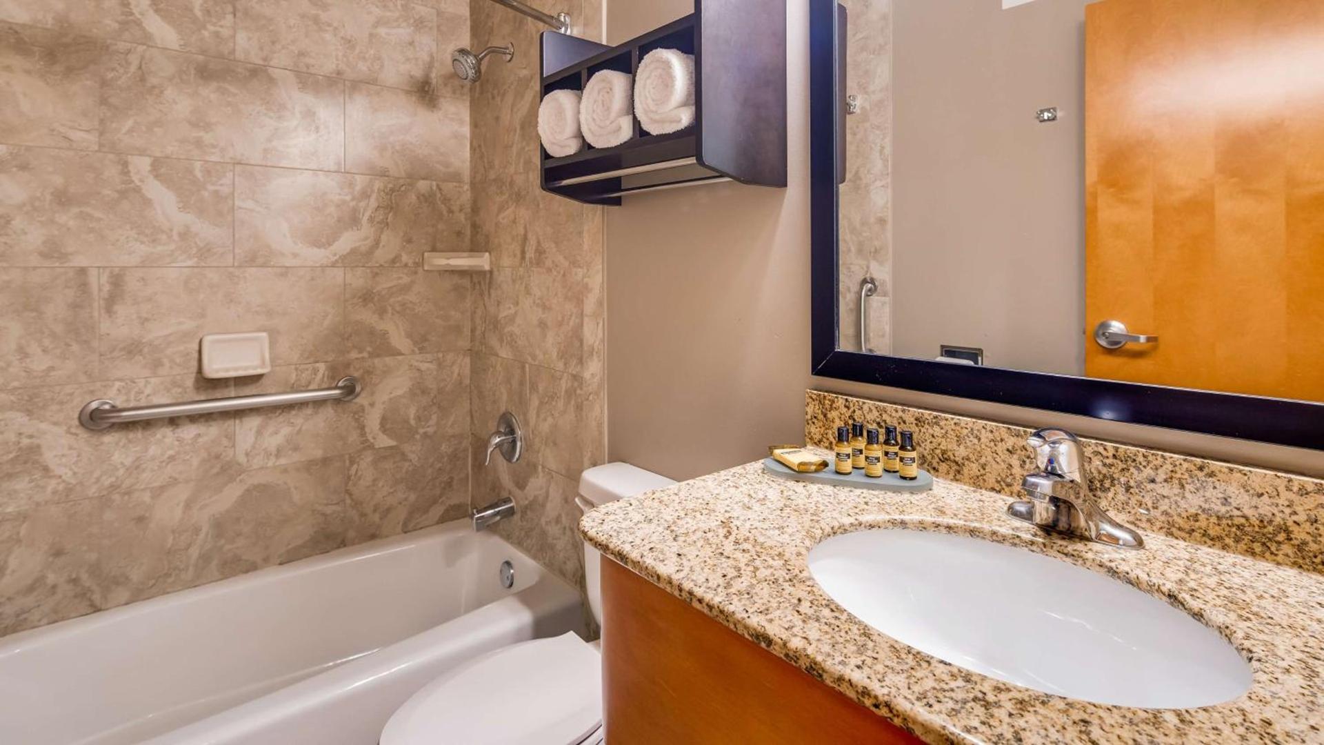 Best Western Plus Hyde Park Chicago Hotel photo 21