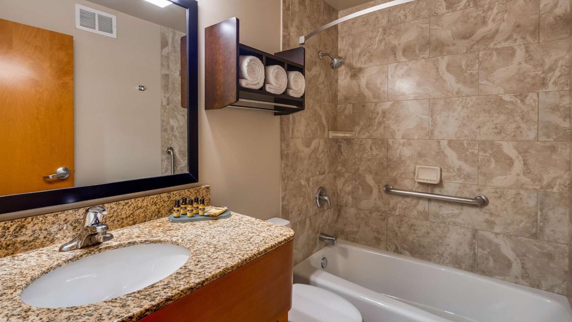 Best Western Plus Hyde Park Chicago Hotel photo 20