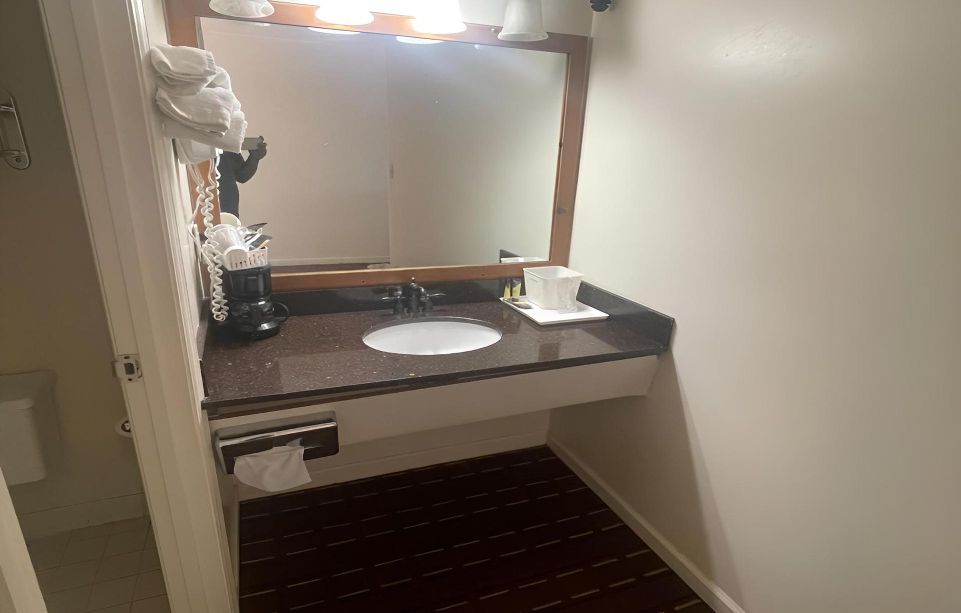 Budgetel Inn & Suites photo 20