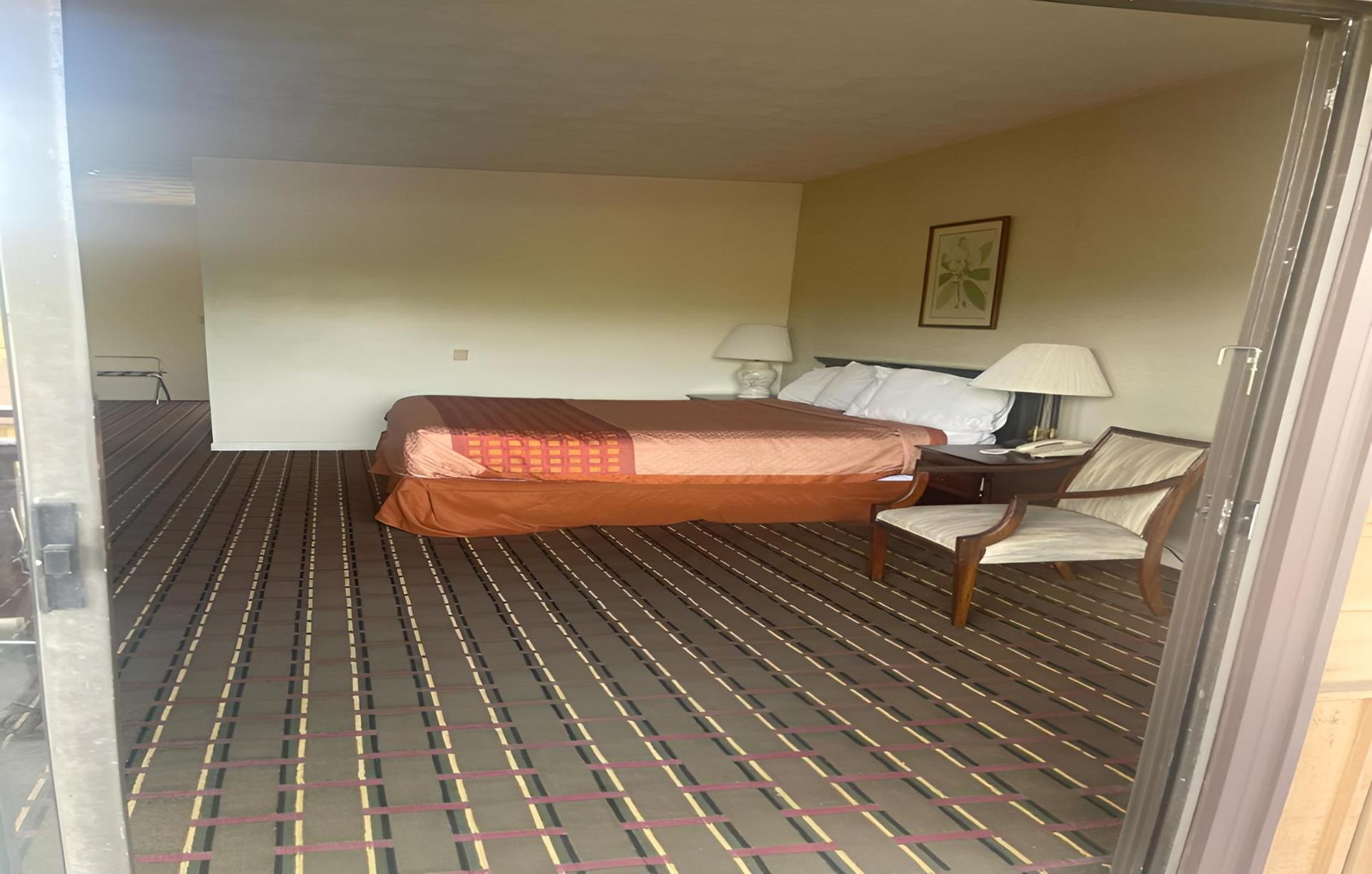 Budgetel Inn & Suites photo 7